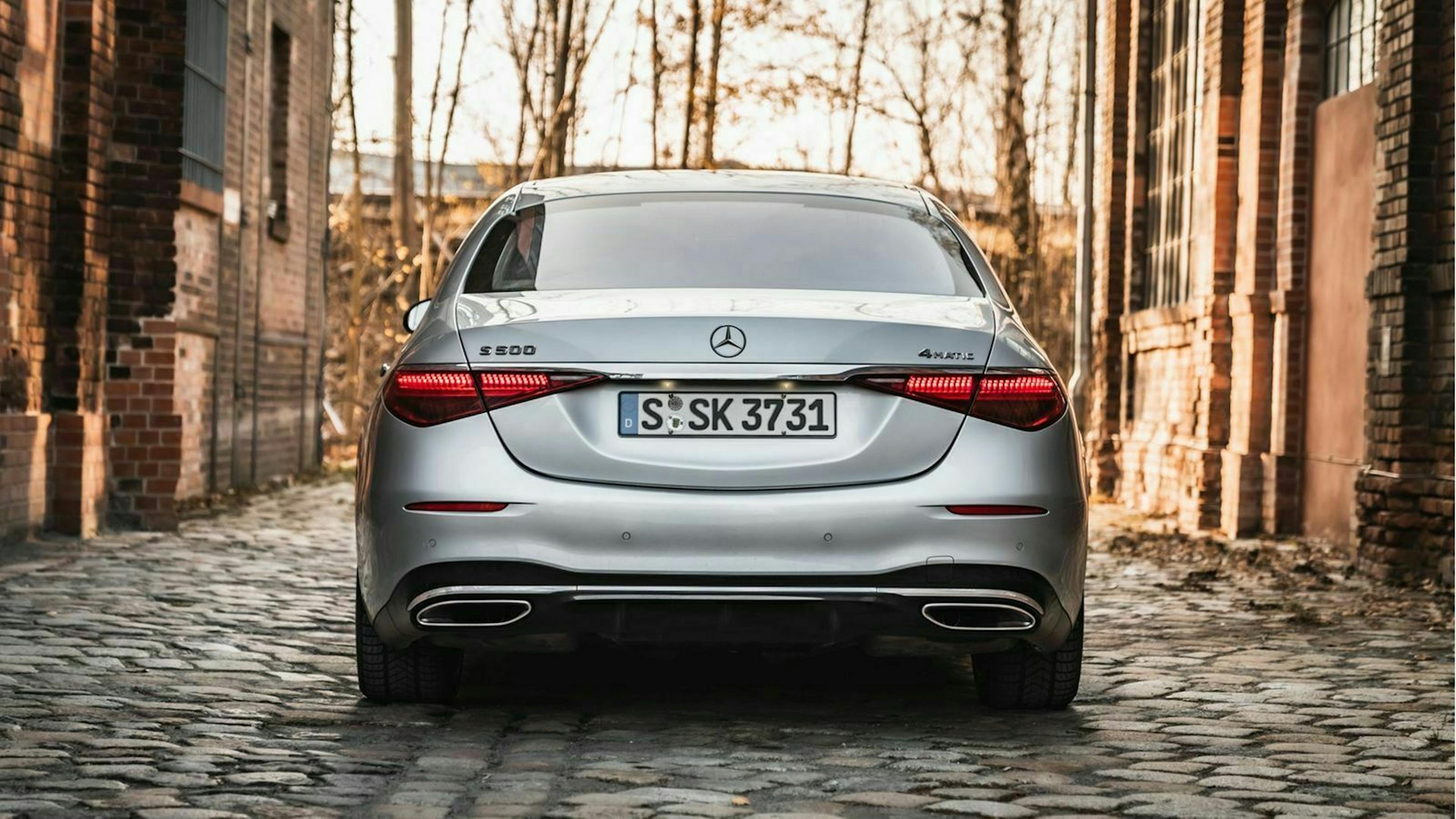 Zu sehen ist das Heck des Mercedes_S-Klasse 2020