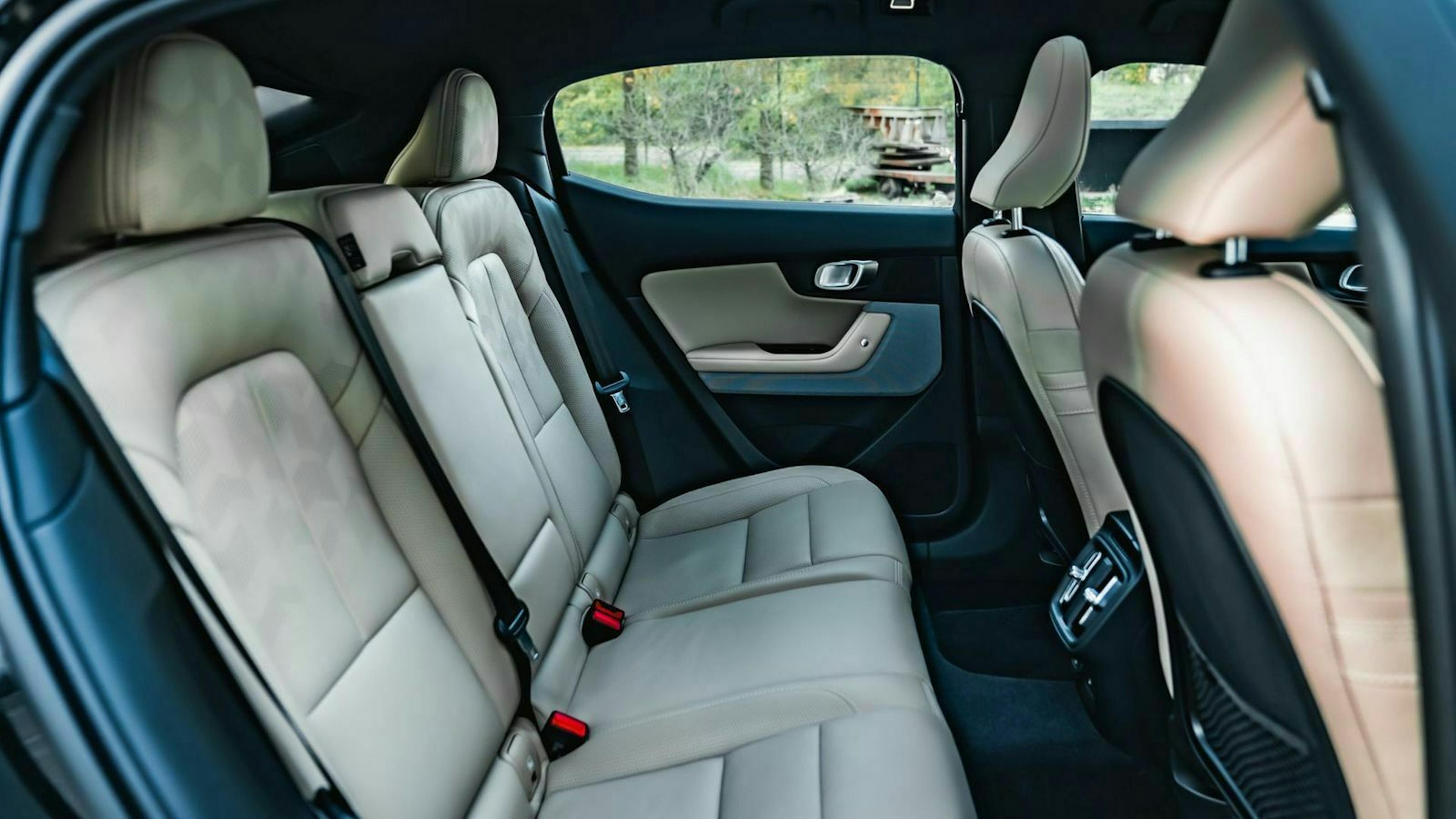 Die Rücksitzbank des Polestar 2