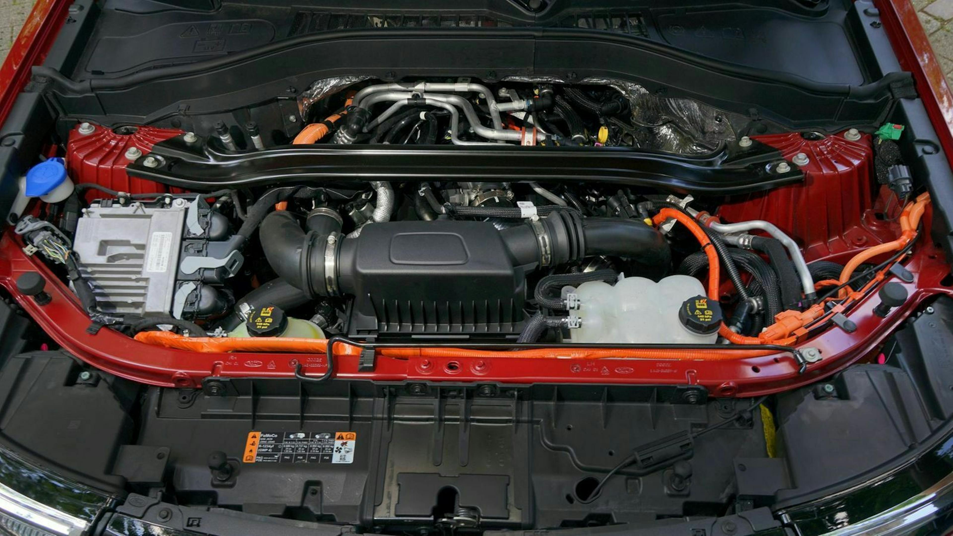 Ford Explorer Blick unter die Motorhaube