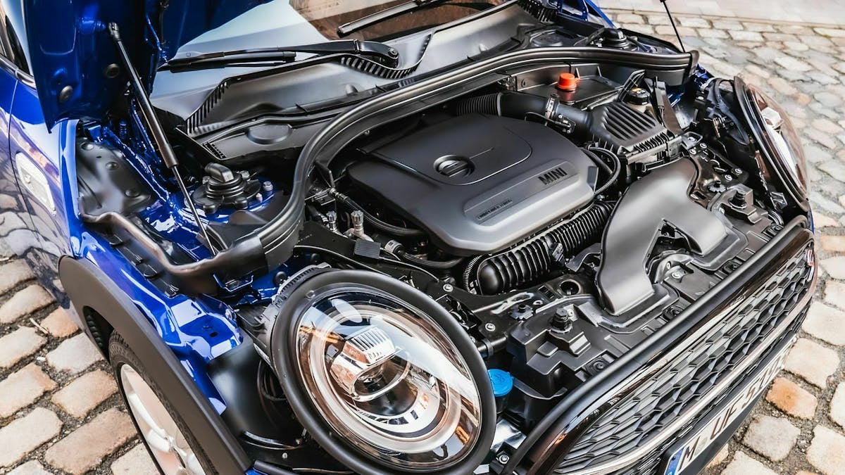 Zu sehen ist der Motor des Mini Cooper S Clubman