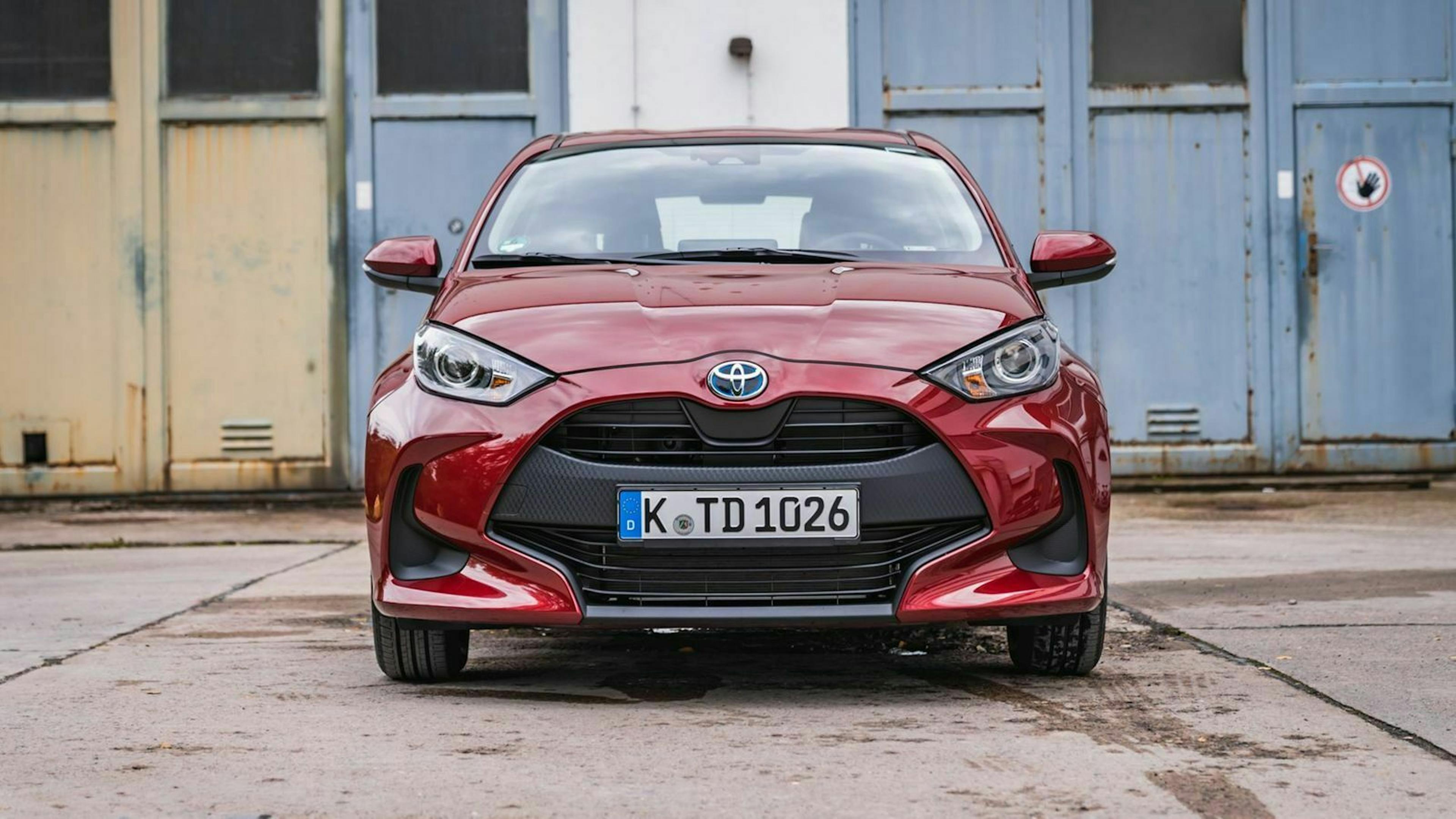 Der Toyota Yaris Hybrid (2020) in Frontansicht