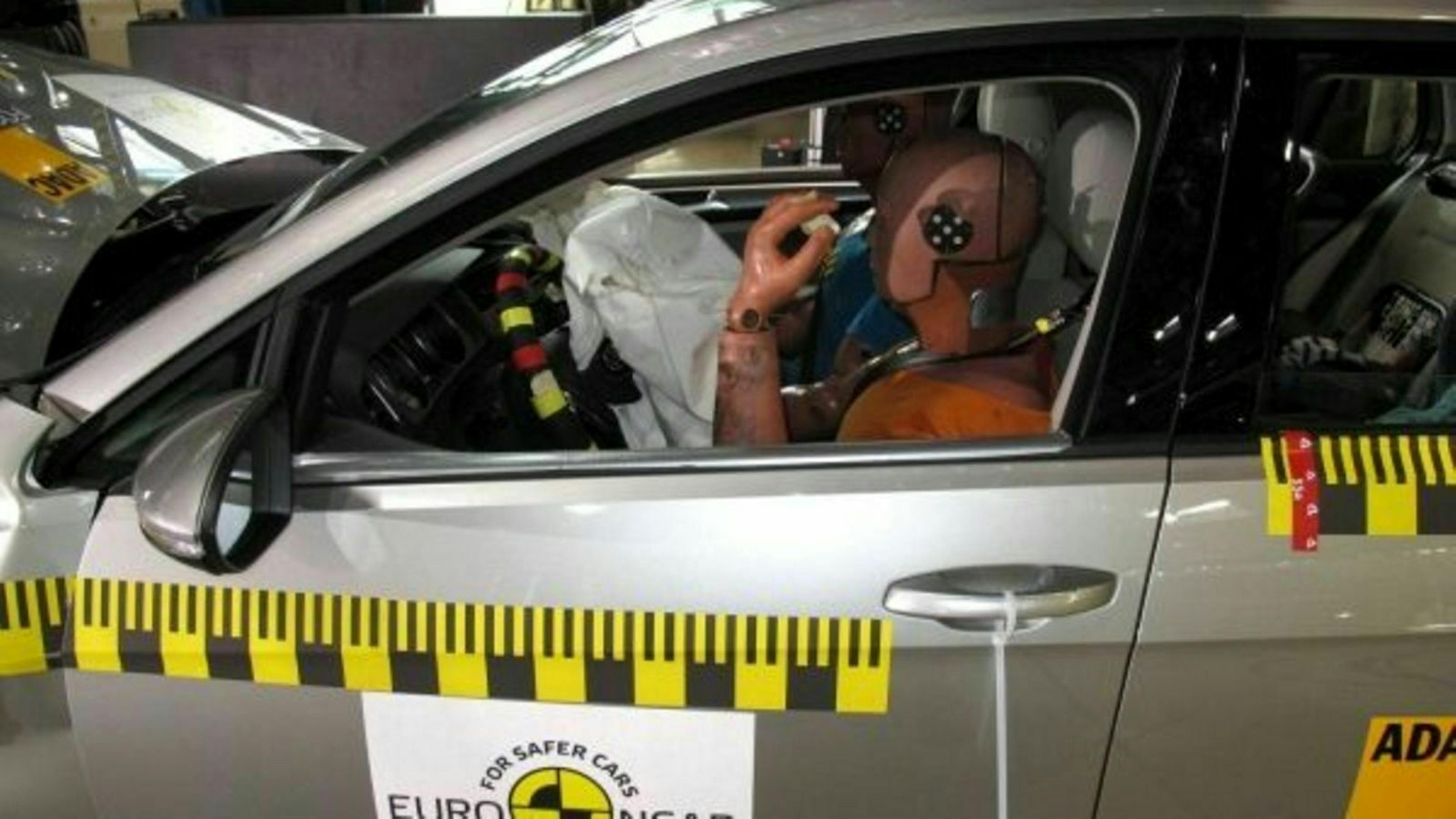 Zu sehen ist ein Crashtest des ADAC 