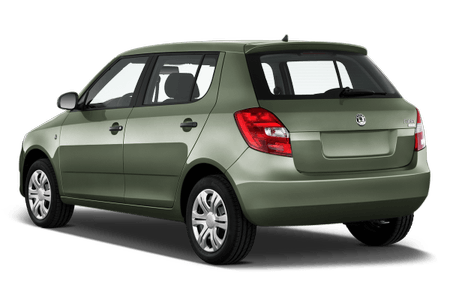 Grünes Auto von hinten, mit Fünftürer-Design und schlichtem Stil, geparkt auf transparentem Hintergrund.