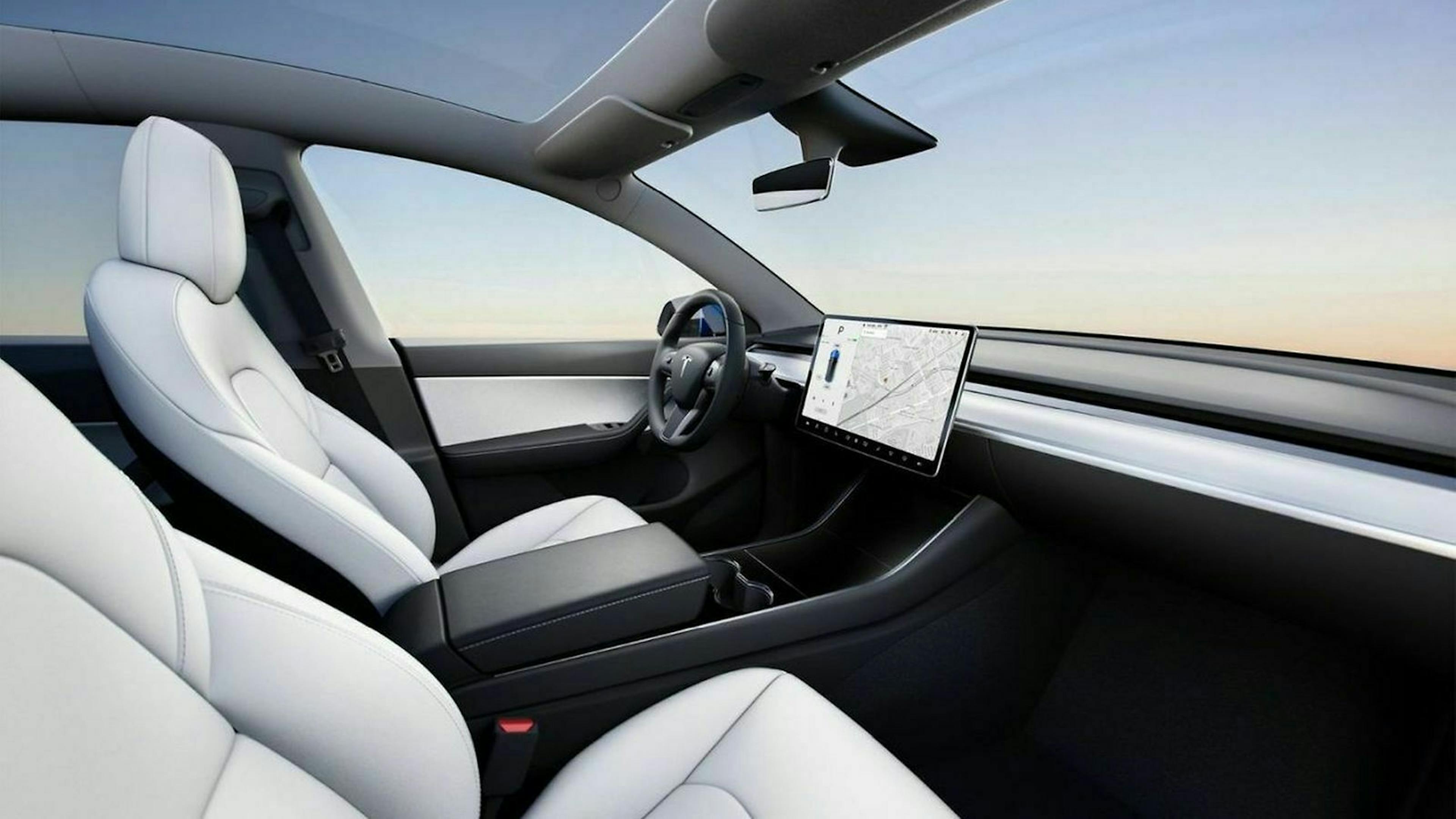 Im Innenraum orientiert sich Tesla stark am Model 3