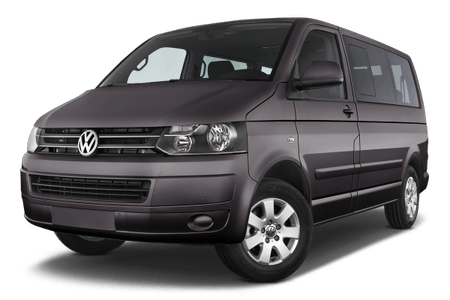 Brauner Volkswagen Transporter, seitlich von rechts fotografiert, vor einem weißen Hintergrund. Fahrzeug hat fünf Türen und silberne Felgen.