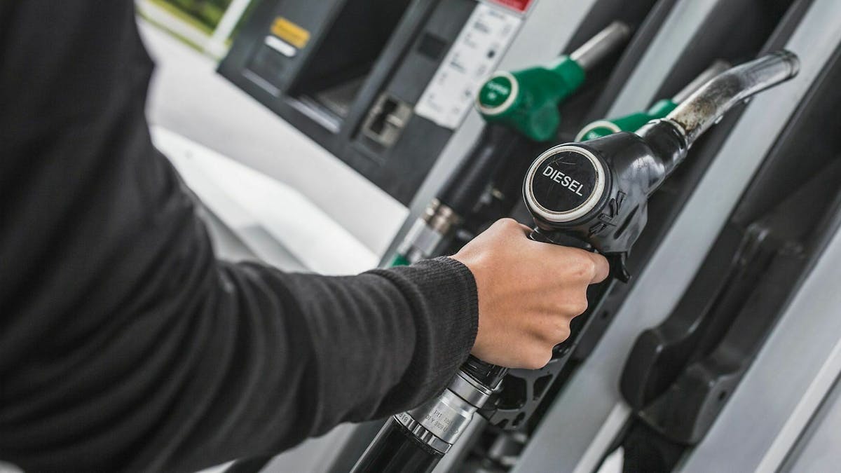 Falsch getankt? Dann muss der Kraftstoff aus Deinem Auto abgepumpt werden.