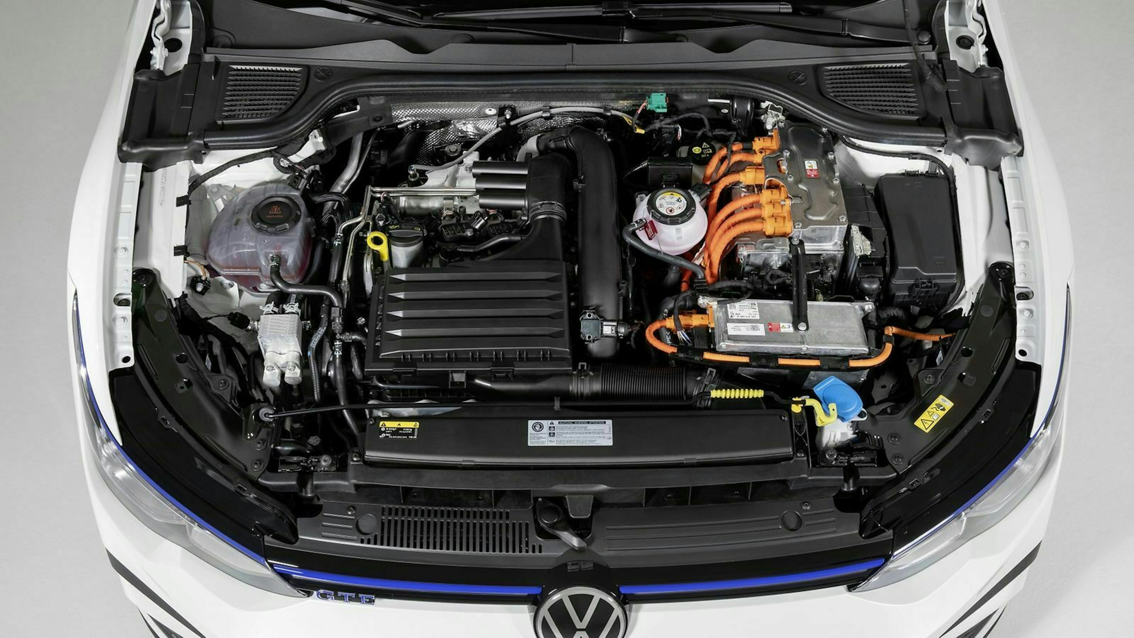 VW Golf 8 GTE 5