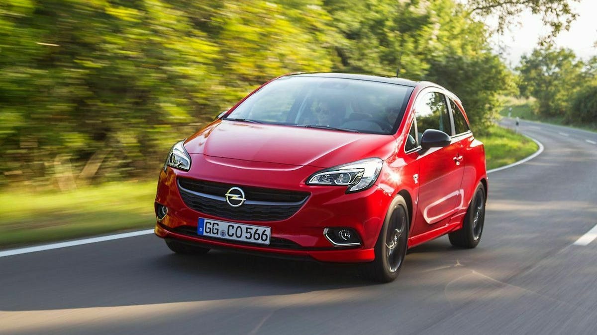 Opel Corsa Dreitürer, rot, dynamisch