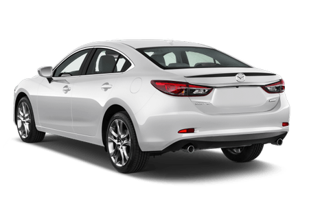 Weißer, moderner Limousine mit sportlichem Design, gesehen von hinten. Der Wagen hat glänzende Alufelgen und zwei Auspuffrohre.