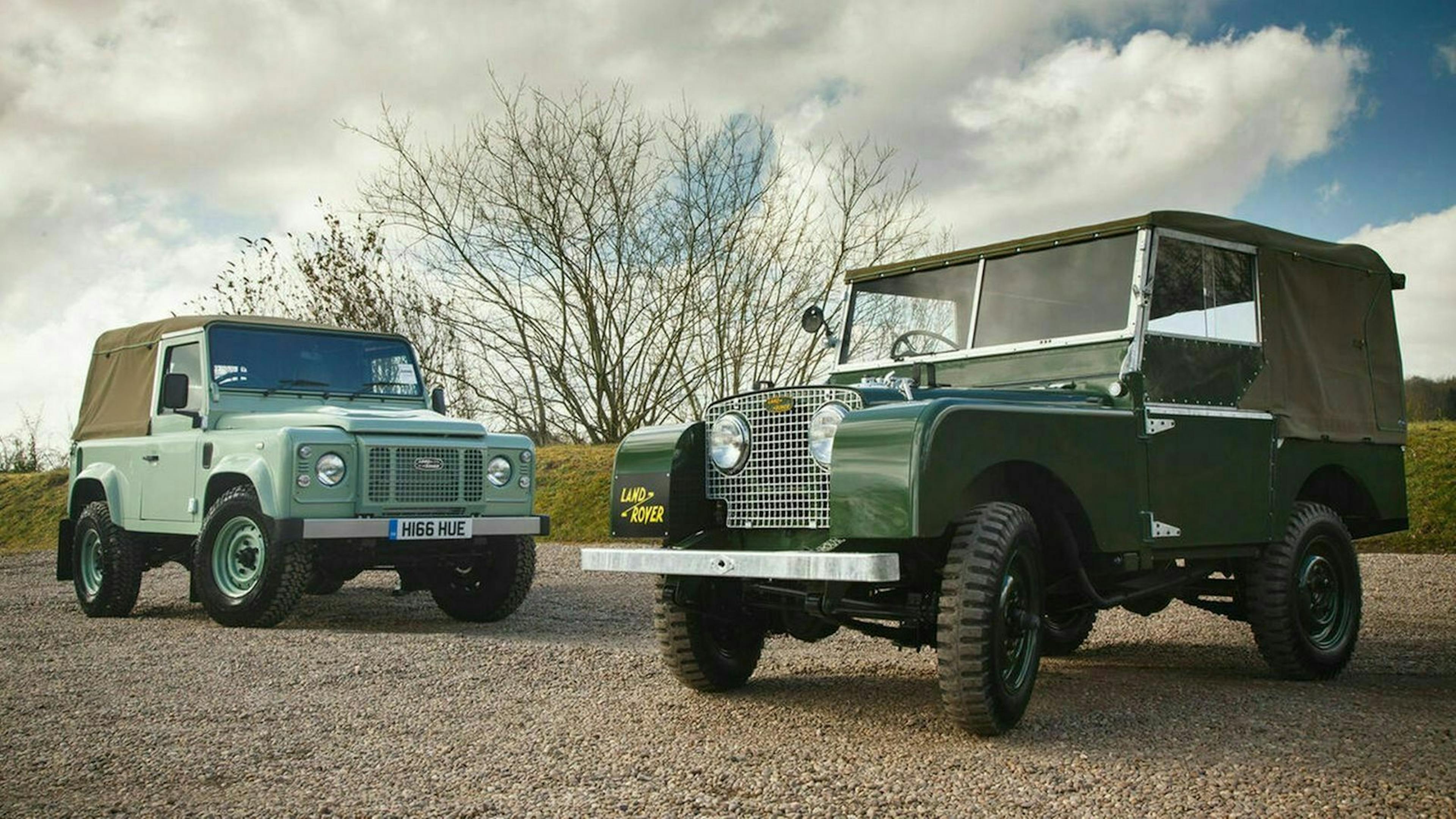 Der Land Rover in Frontansicht mit weiterem Rover Modell