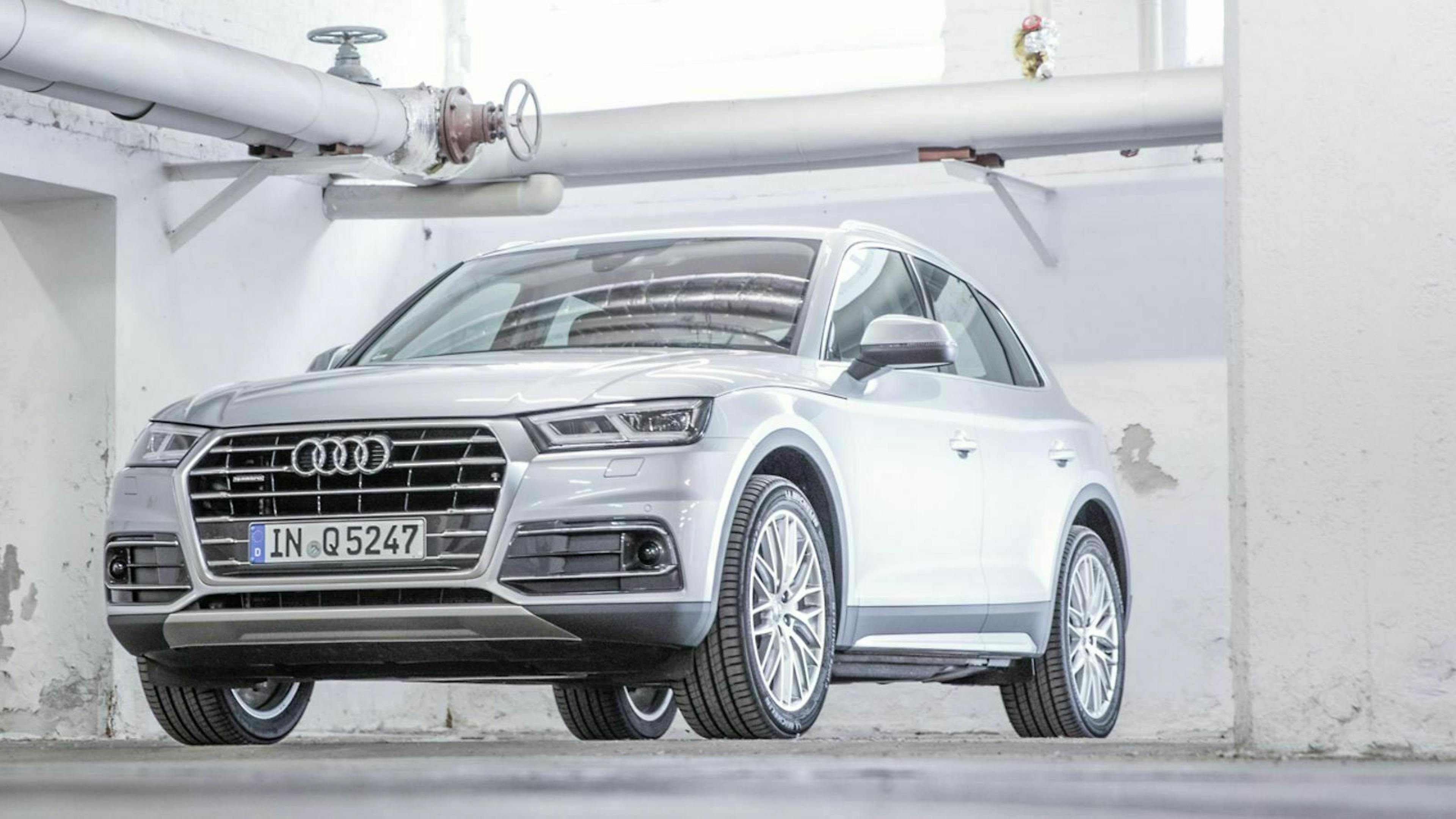Audi Q5 im Test: Das Fahrwerk federt optional mit Luft, bleibt jedoch sportlich straff