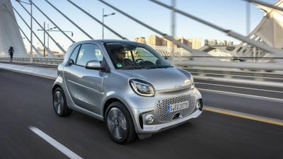 Zu sehen ist der Smart EQ ForTwo Coupe Cool Silver 