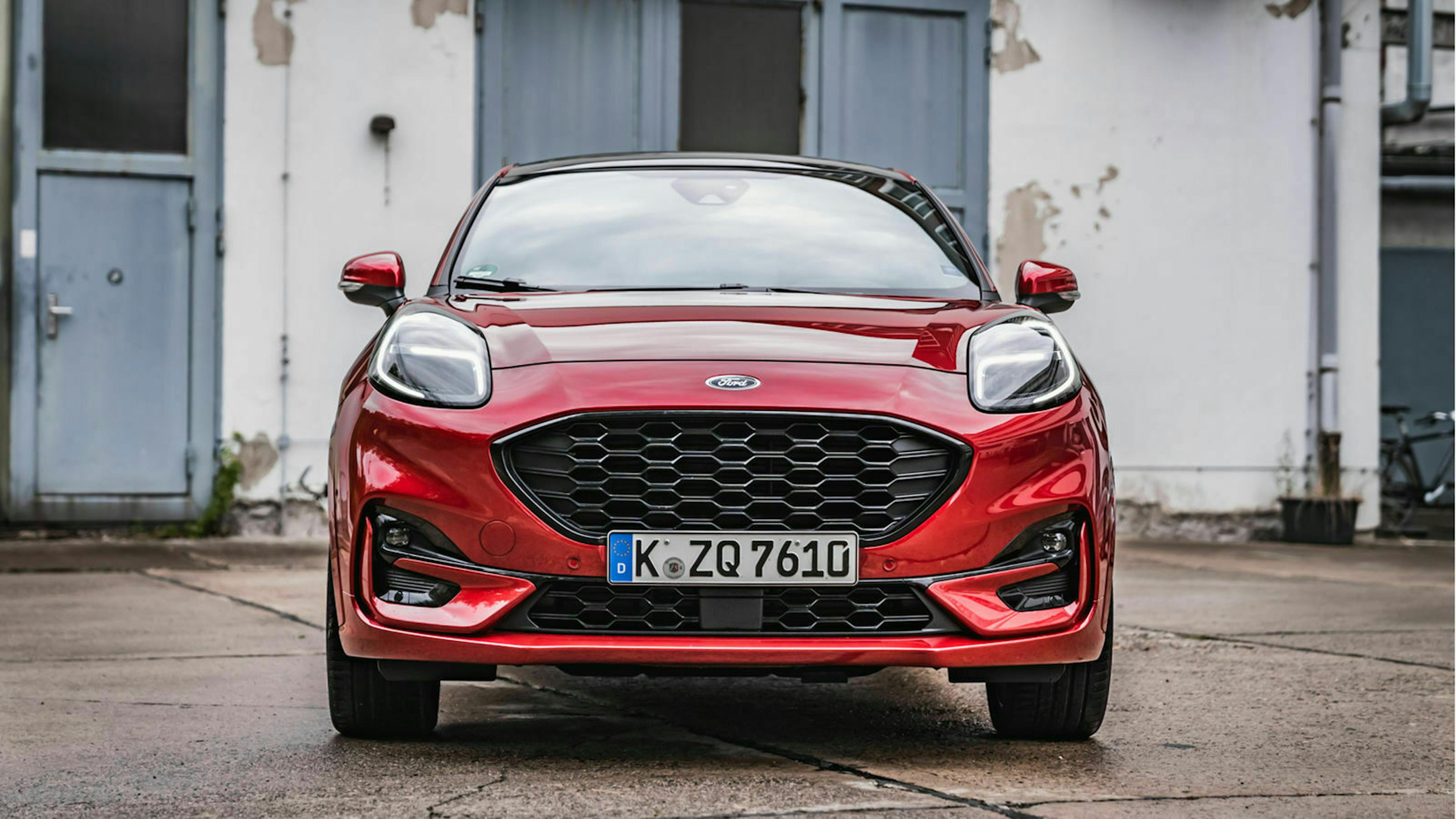 Zu sehen ist die Front des Ford Puma