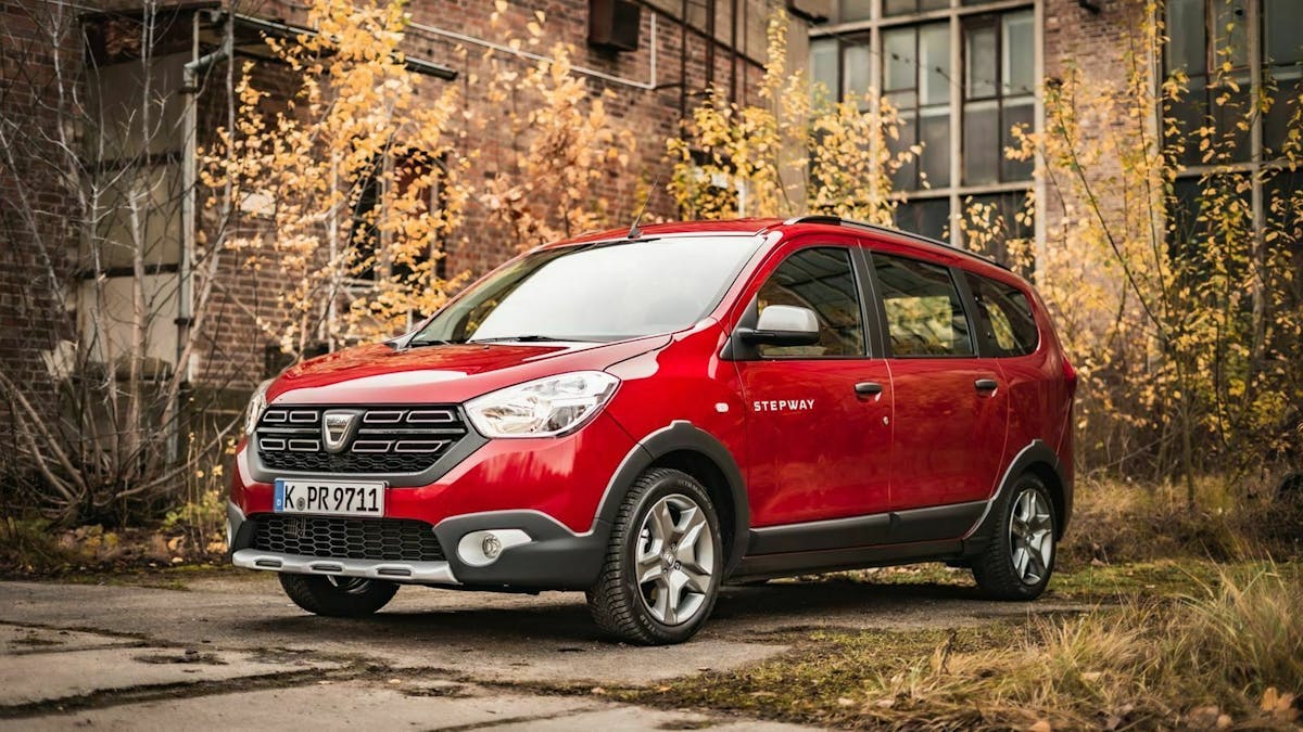 Der Dacia Lodgy Stepway in seitlicher Frontansicht