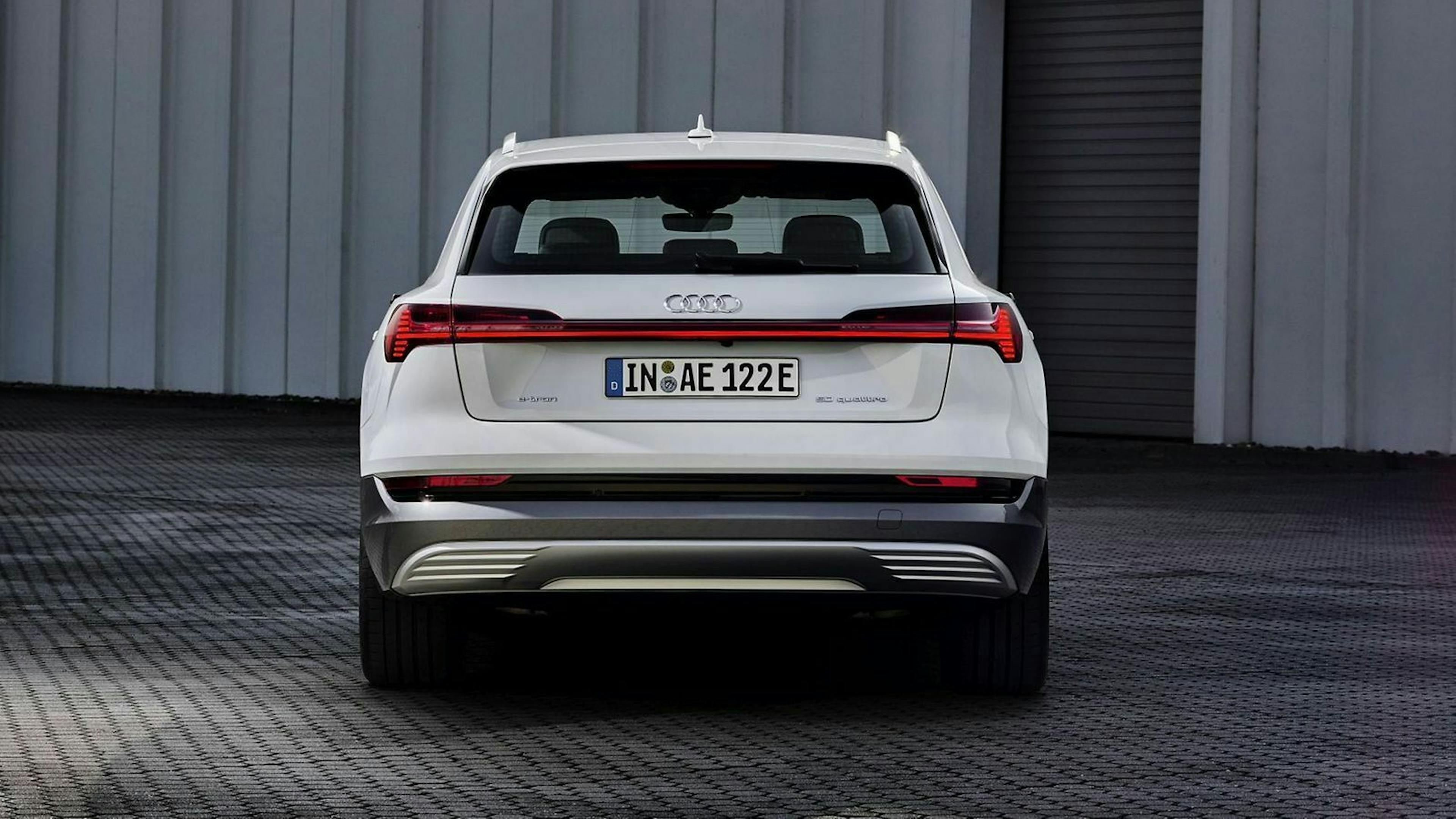 600 Liter im Kofferraum und nochmals 60 Liter Stauraum unter der Motorhaube stehen im E-Tron 50 zur Verfügung