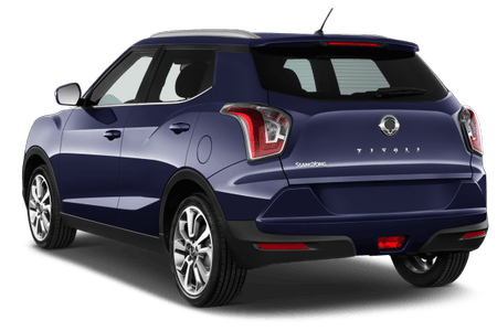 Dunkelblauer SUV mit silbernen Felgen und getönten Scheiben, von schräg hinten fotografiert auf weißem Hintergrund.