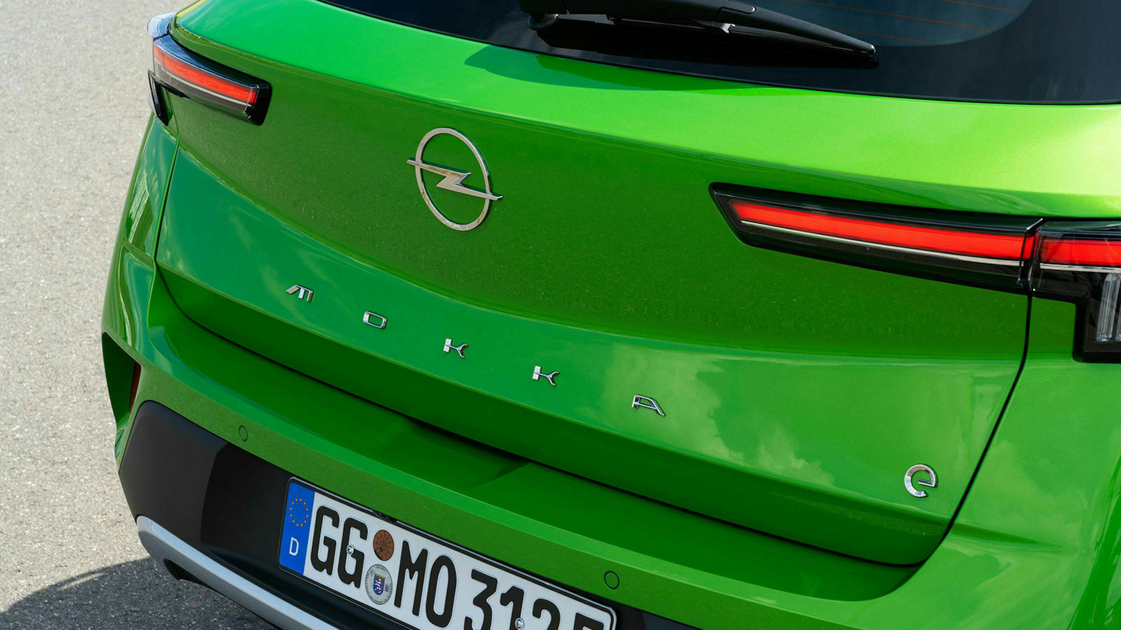 Opel Mokka Detailansicht Emblem auf Kofferraumklappe