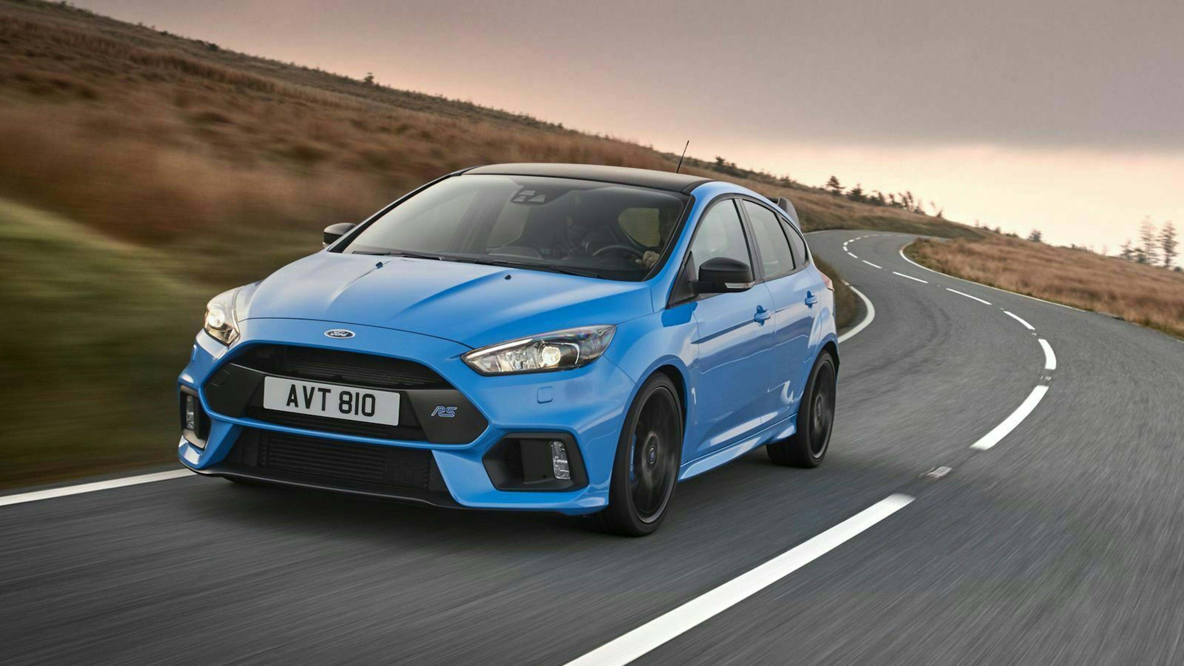Zu sehen ist der Ford Focus RS MK III, fahrend