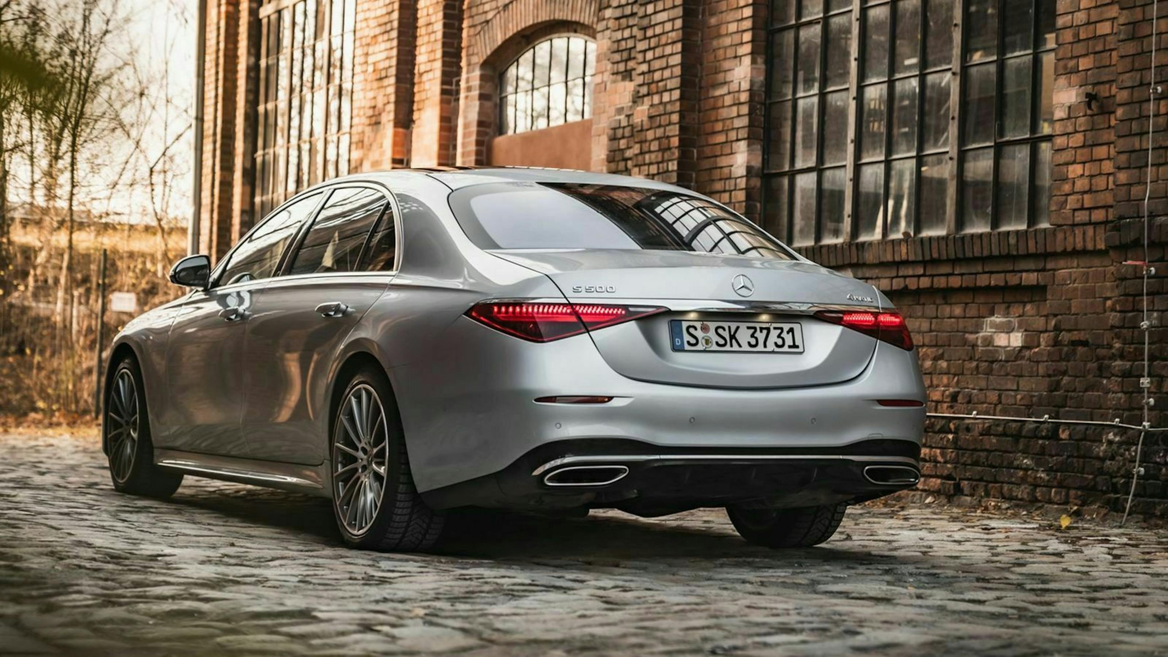 Zu sehen ist die Mercedes_S-Klasse 2020 von hinten