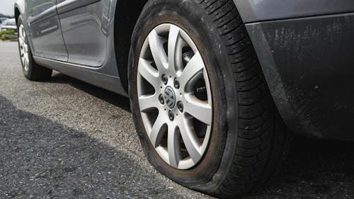 Mit Reifenreparaturset den Reifen flicken