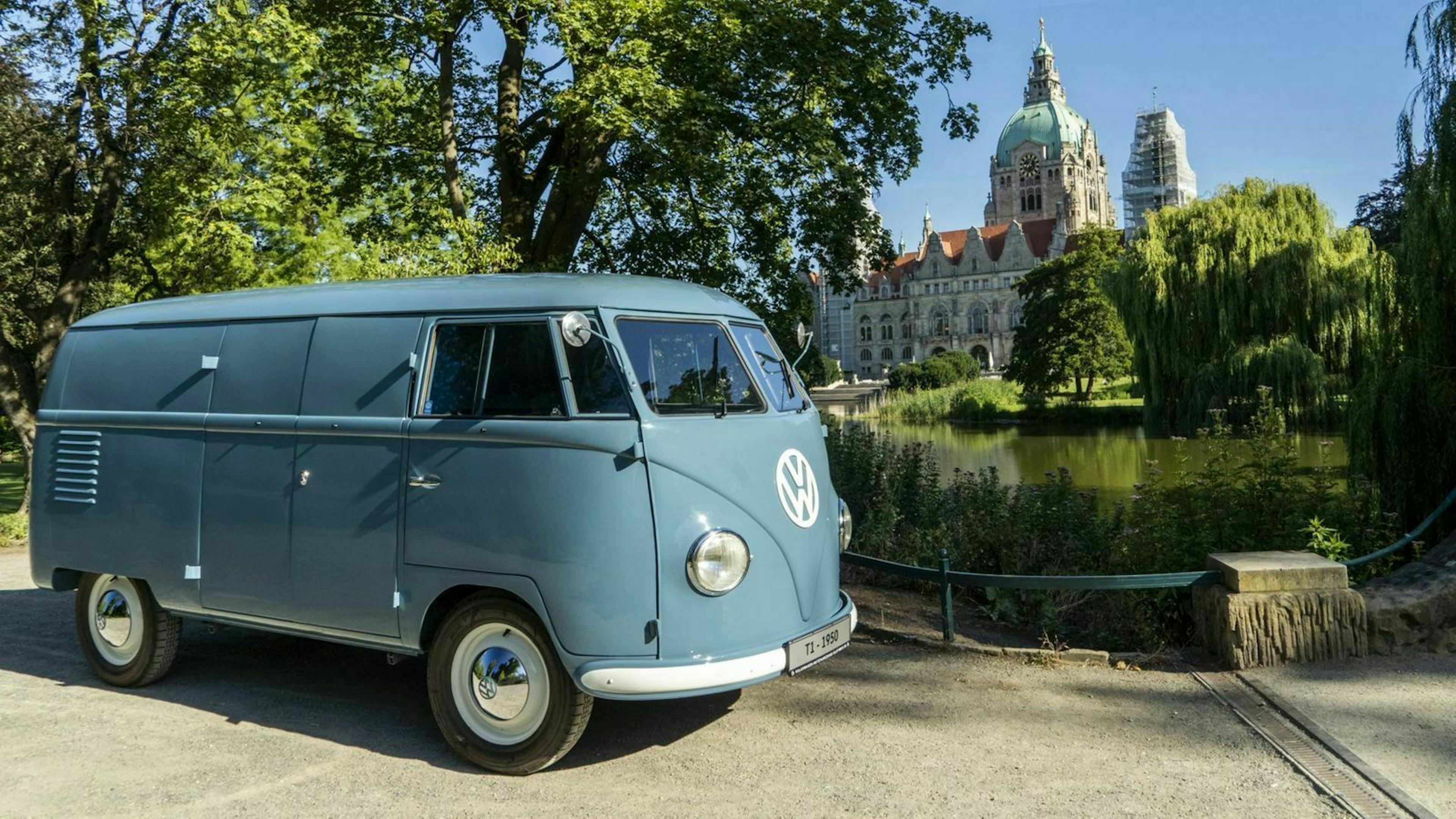 VW Bulli T1 Sofie Dreiviertel-Frontansicht