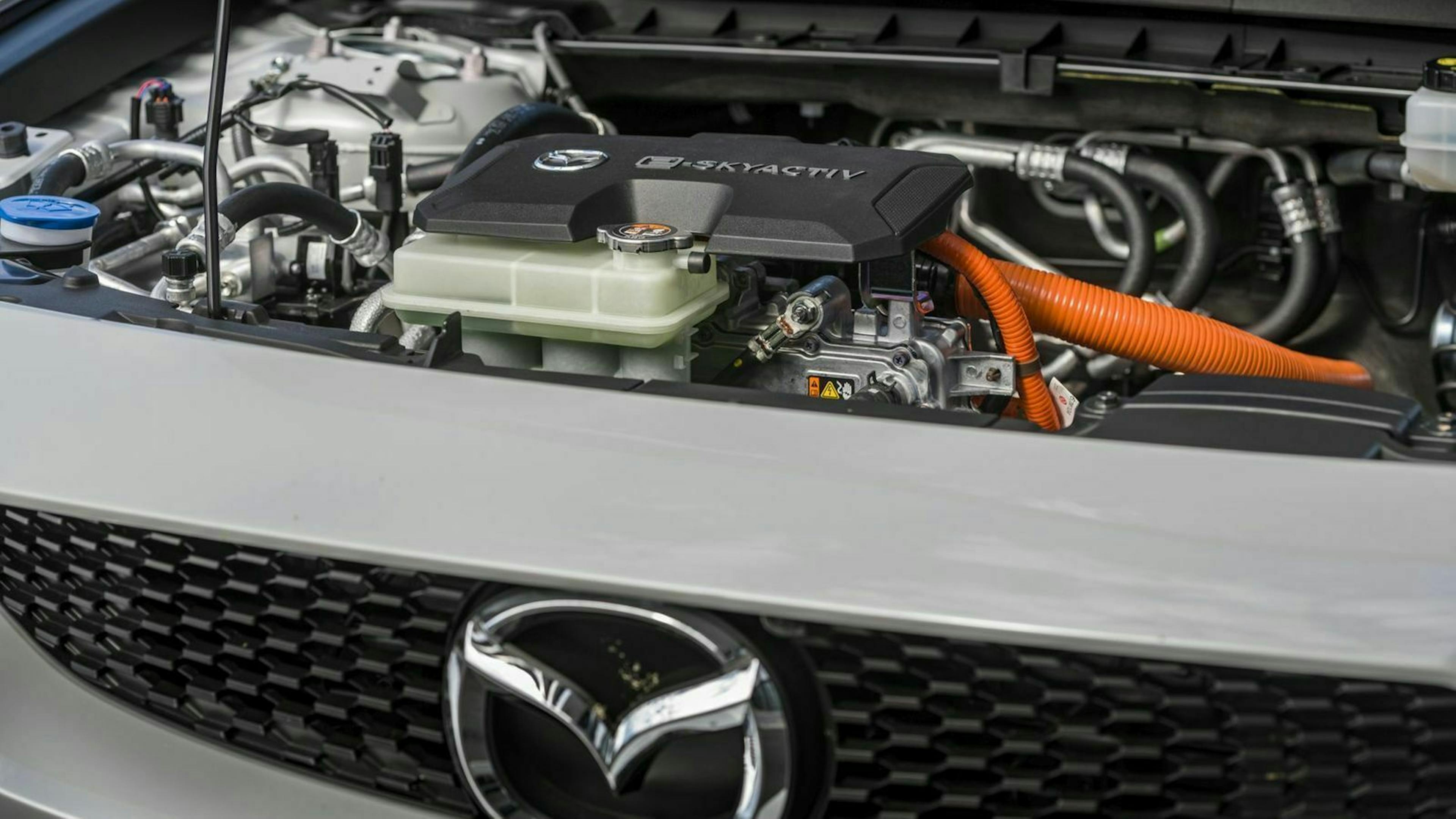 Mazda MX-30 Blick unter die Motorhaube