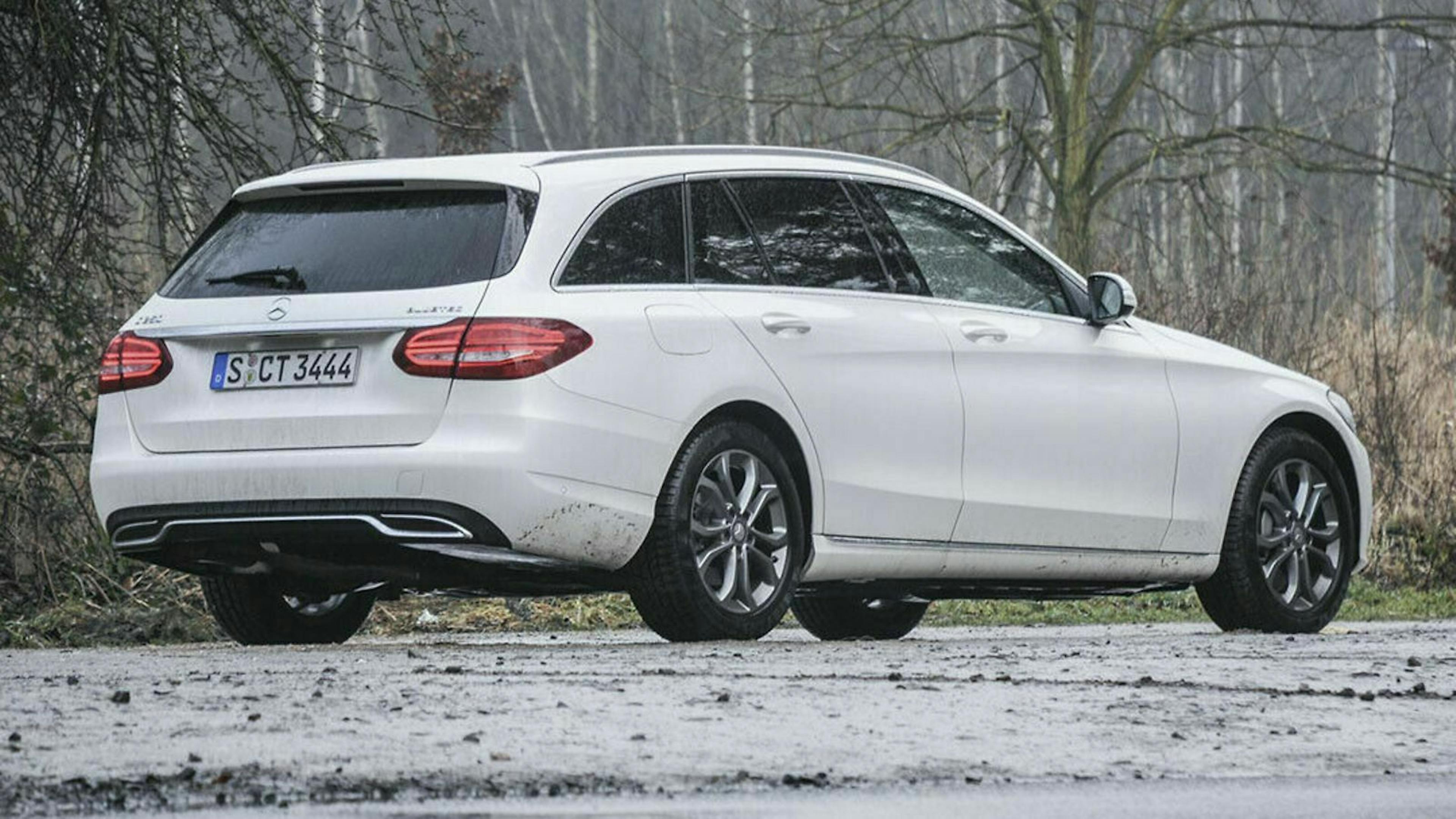 Der Mercedes C250 d kommt auf stattliche Maße. 4.702 mm in der Länge, 1.810 mm in der Breite und 1.457 mm in der Höhe