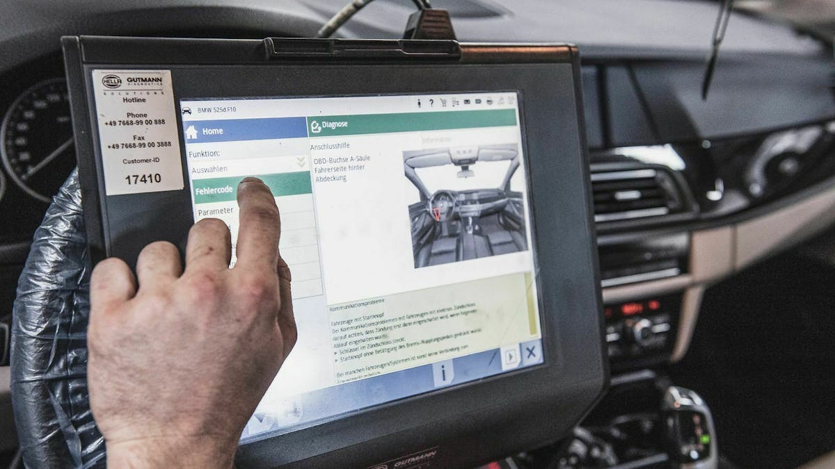 Ist das Problem mit dem Sensor nicht sofort ersichtlich sein, solltest Du die weitere Fehlersuche einem Fachmann überlassen.