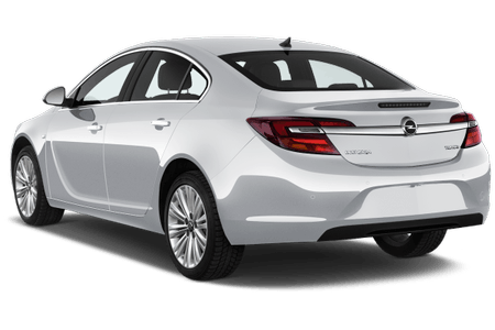 Weißer Opel Astra von hinten, geparkt, mit sichtbarem Markenlogo und Rücklichtern.