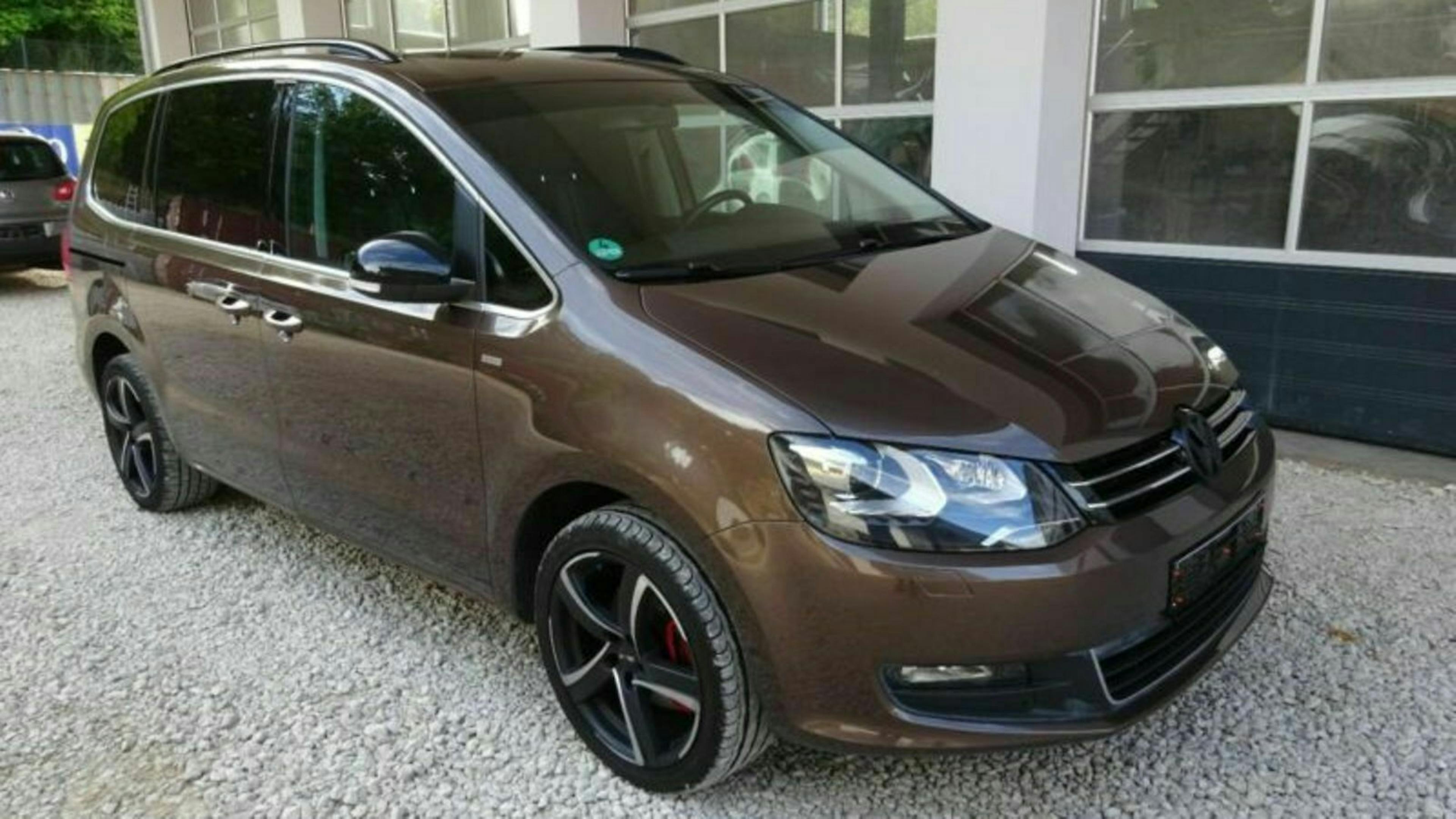 VW Sharan dreiviertel-frontansicht