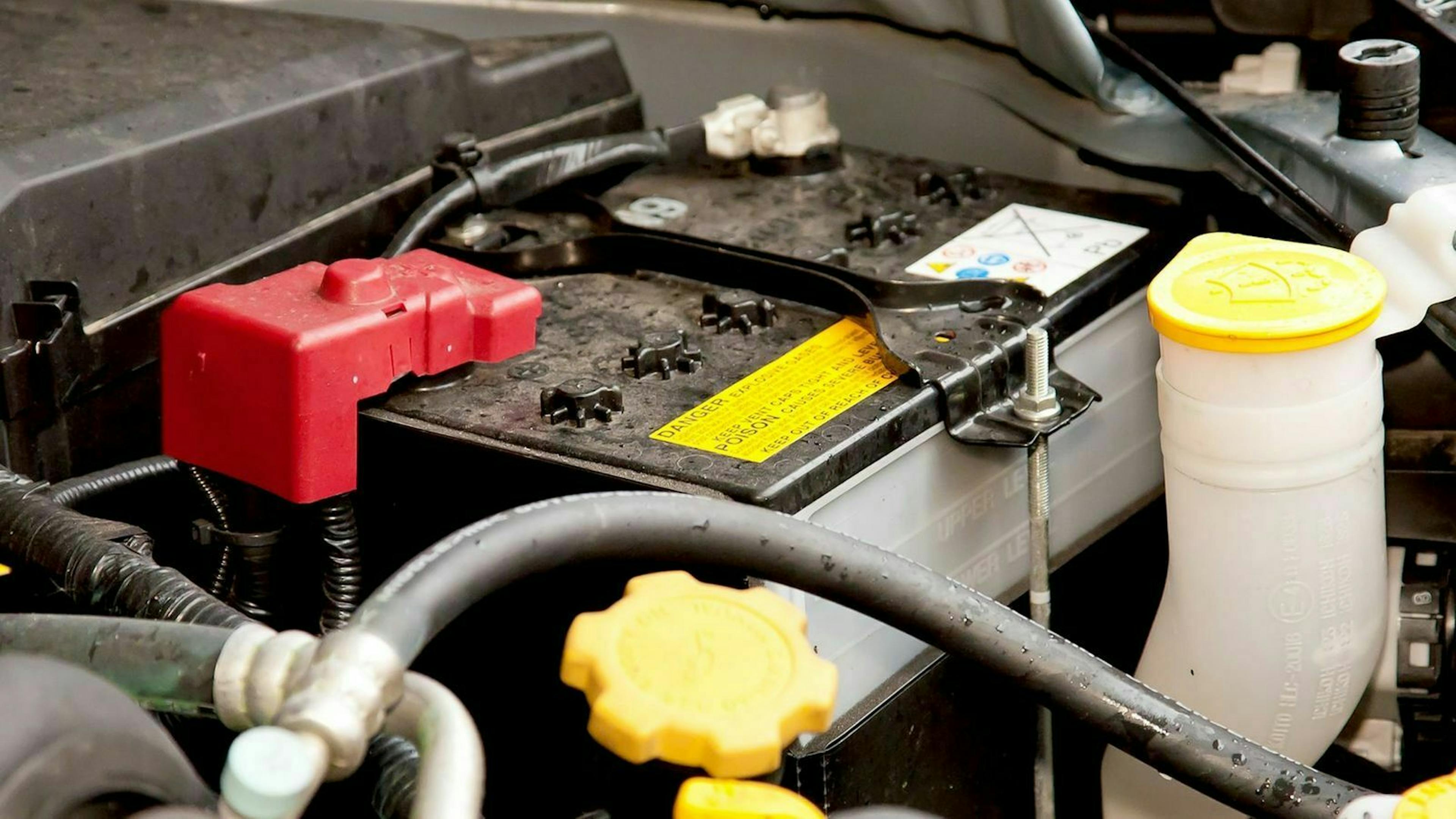 Zu sehen ist eine Autobatterie