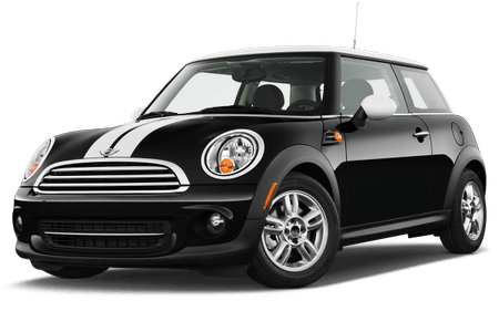 Schwarzer Mini Cooper mit weißen Streifen auf der Motorhaube, silbernen Felgen und einer Antenne auf dem Dach, vor weißem Hintergrund.