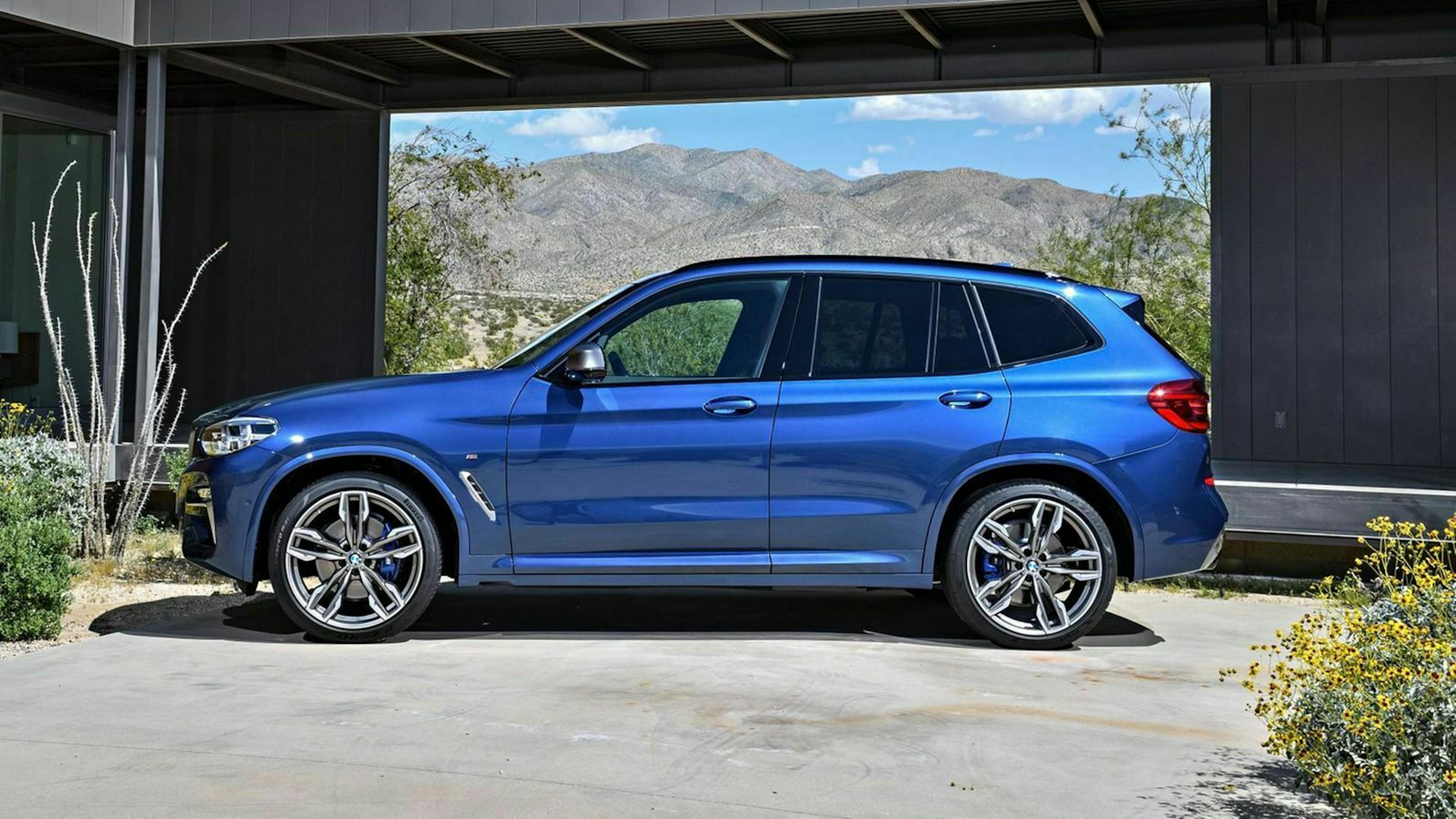 Zu sehen ist der BMW X3 in seitlicher Position, stehend