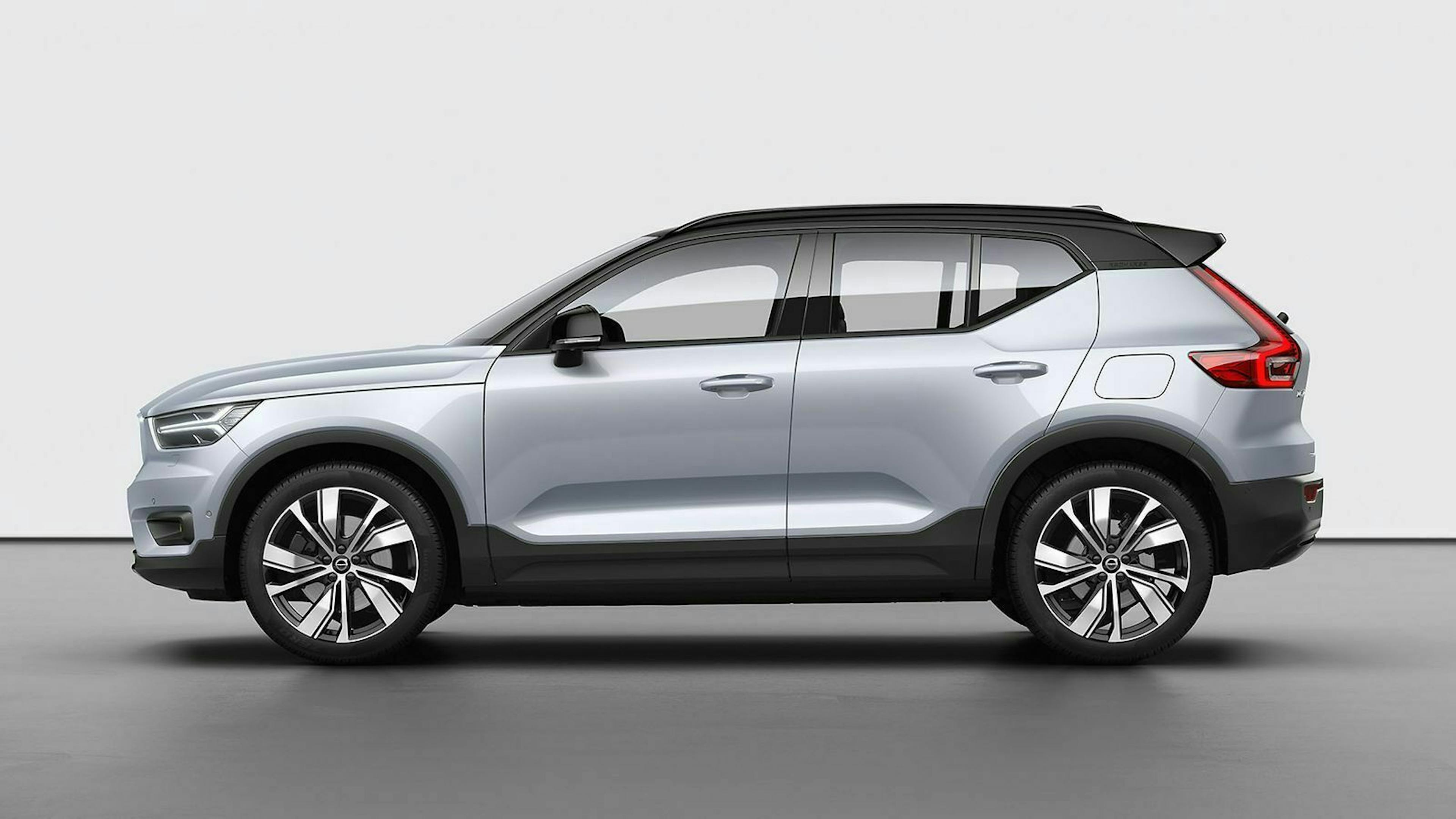 Volvo XC40 Recharge Seitenansicht: Der Volvo XC40 Elektro wird etwa 4,43 Meter lang. Genau wie der Standard-XC40