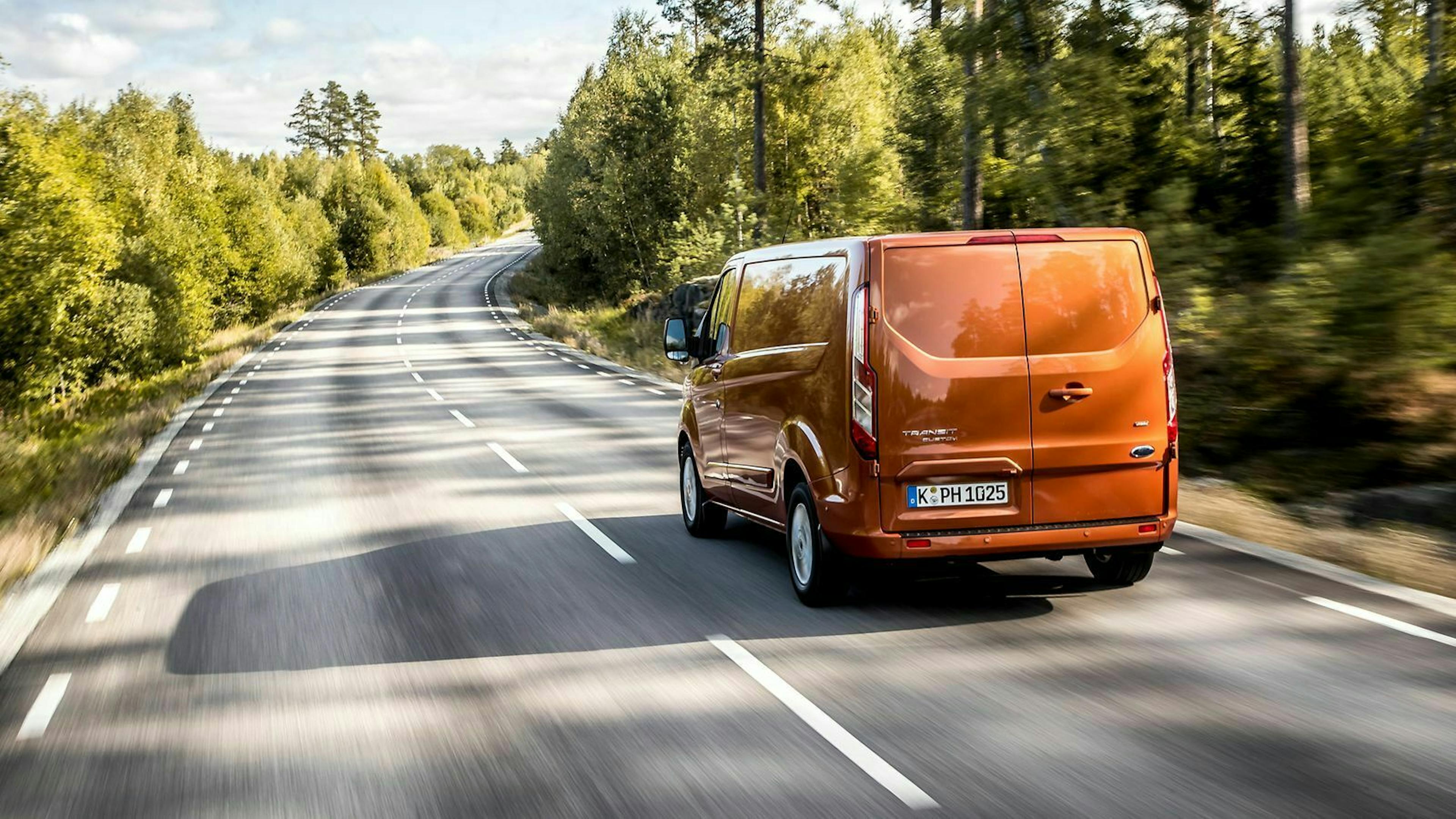 Rein elektrisch schafft der Ford Transit Custom 40 bis 50 Kilometer
