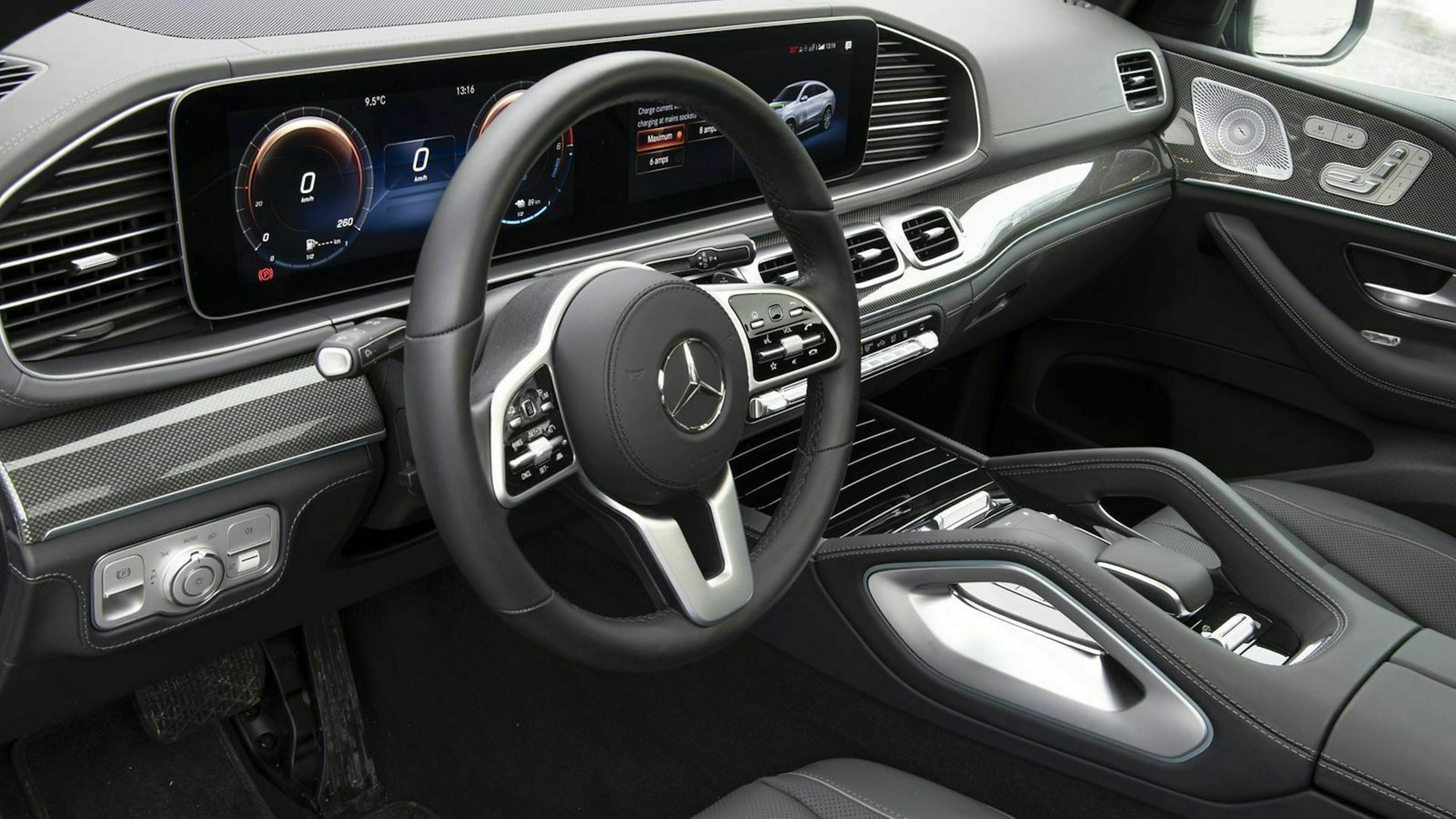 Cockpit-Ansicht im Mercedes GLE 350 de