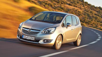 Opel Meriva in der Ansicht von vorne-links, fahrend