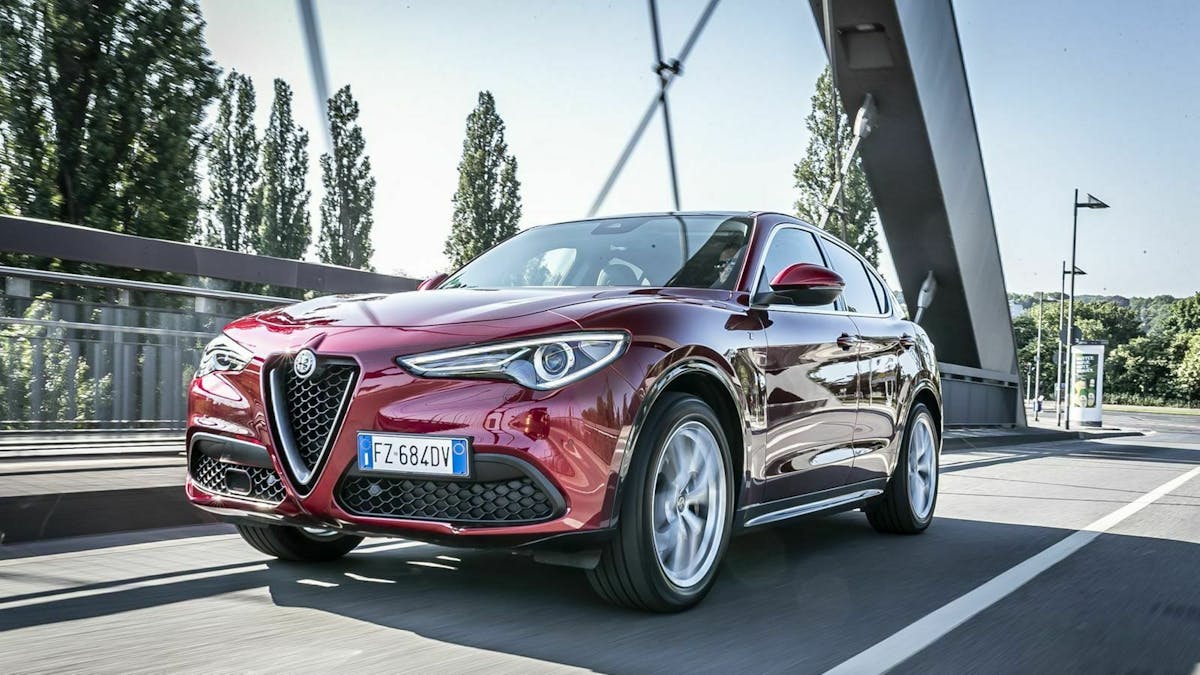 Zu sehen ist der Alfa Romeo Stelvio von vorne