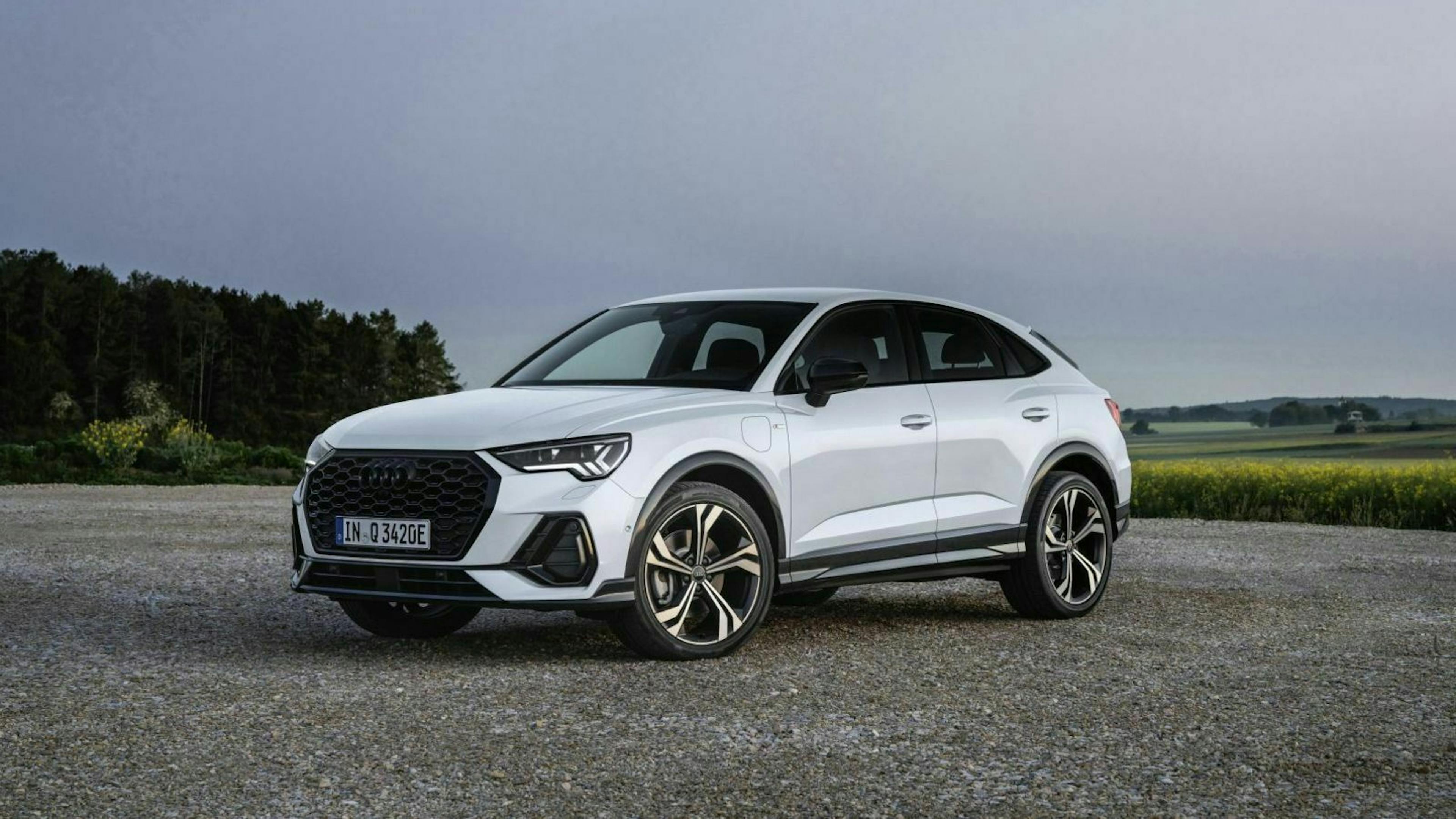 Audi Q3 PHEV Dreiviertel-Heckansicht