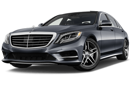 Graues, luxuriöses Auto mit glänzendem Finish, markanter Kühlergrill, sportlichen Felgen und klaren Scheinwerfern, seitlich frontal dargestellt.