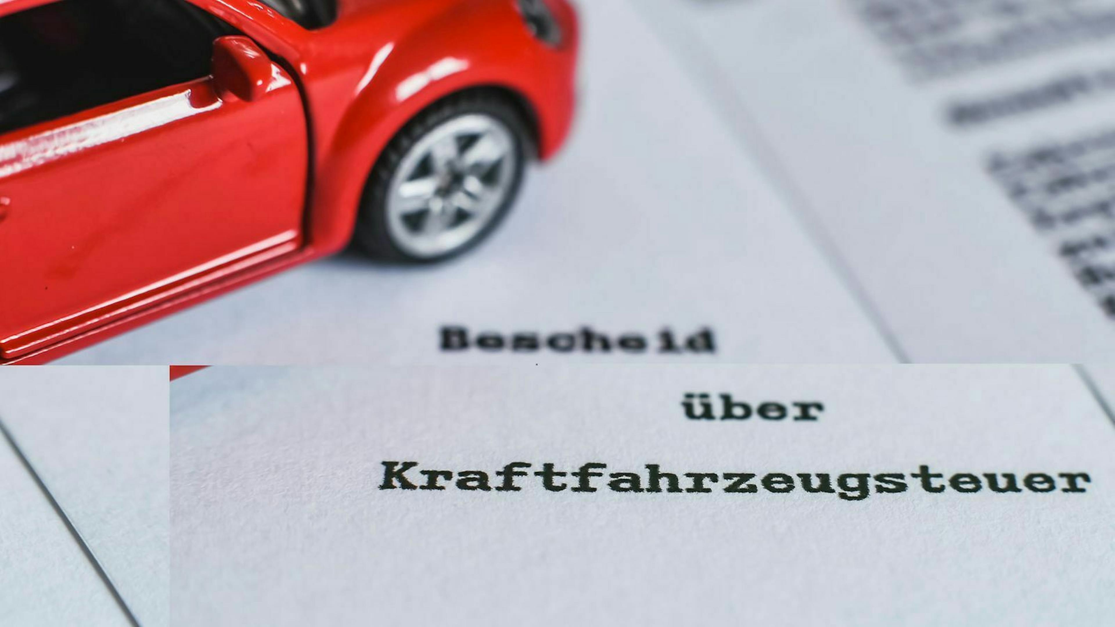 Zuständig für das Einziehen der Kfz-Steuer ist die Zollverwaltung. 