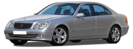 Silberner Mercedes-Benz E-Klasse Limousine, Seitenansicht, mit fünf Speichenfelgen auf transparentem Hintergrund.