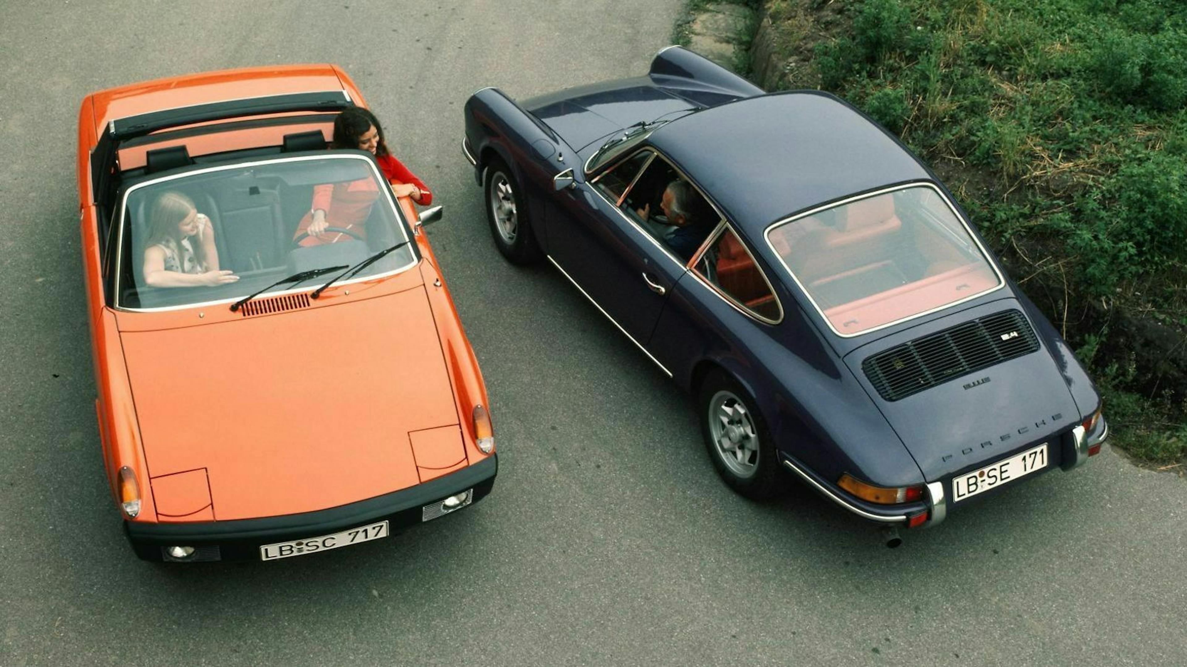 Porsche 914 und 911 nebeneinander, stehend