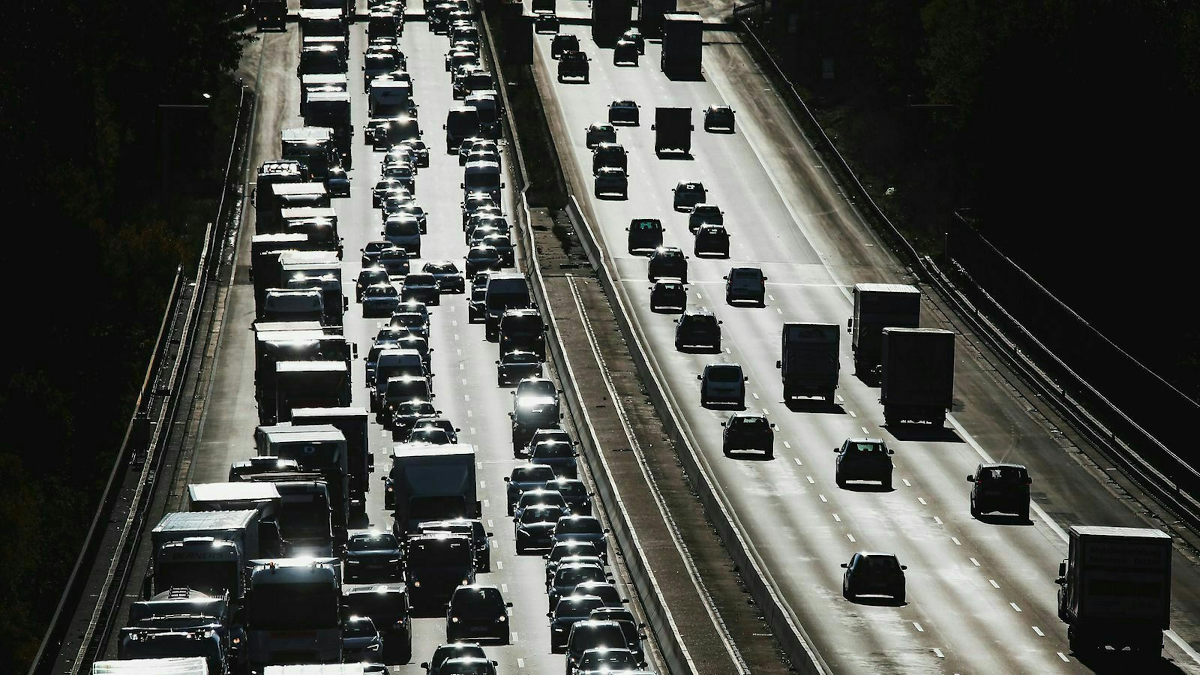 Natur pur: Blick auf das Autobahnkreuz Biebelsried (Bayern). Hier trifft die A7 auf die A3.