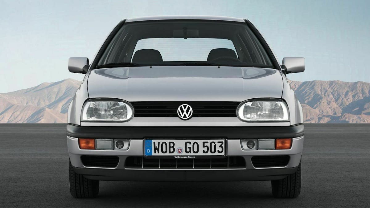 VW Golf 3 in der Frontansicht, stehend