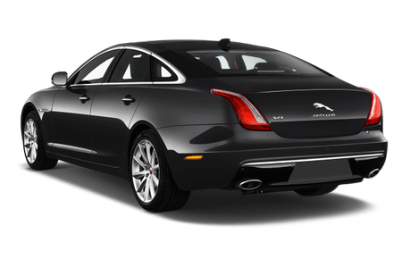 Schwarzer Jaguar XJ, Luxuslimousine von hinten, mit Chromfelgen und glänzender Karosserie auf transparentem Hintergrund.