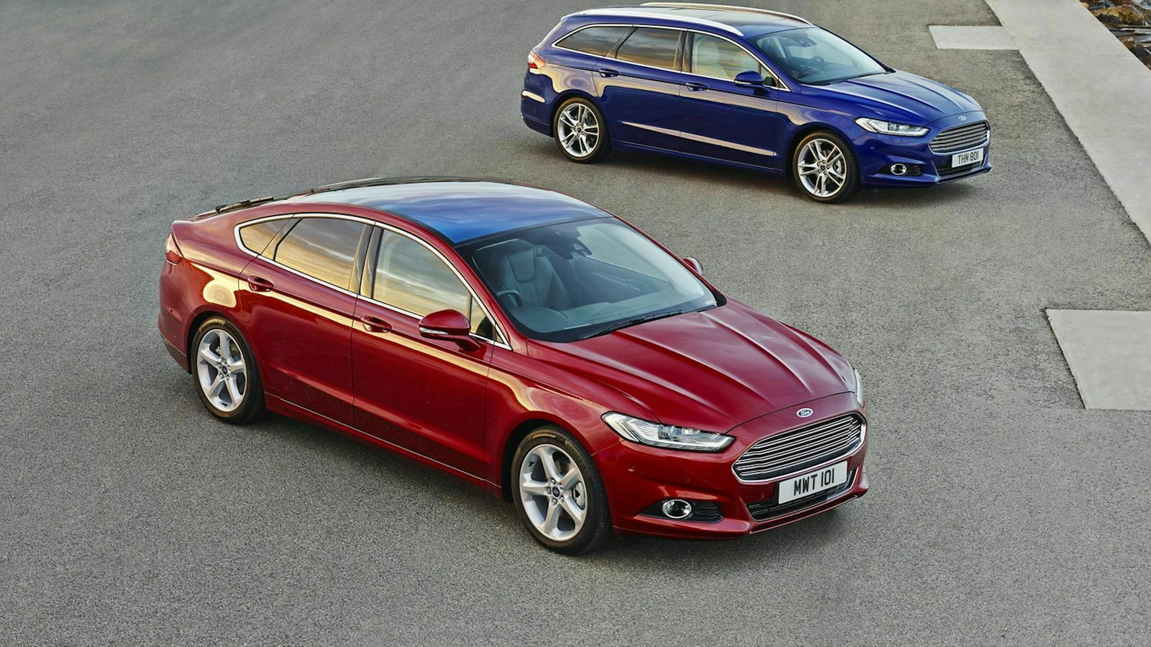 Zu sehen ist der Ford Mondeo als Limousine und Kombi