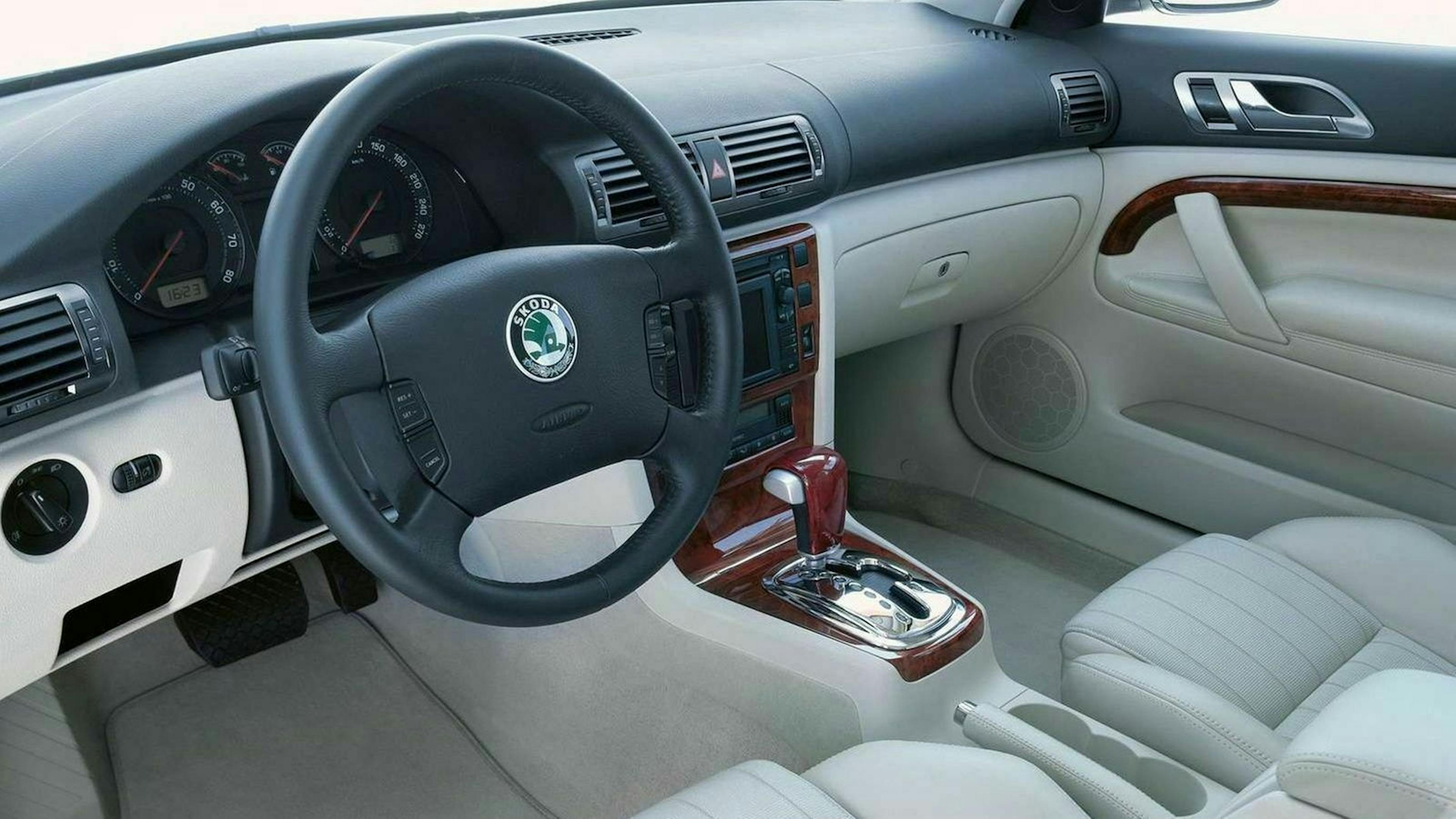 Der Innenraum des Skoda Superb 1