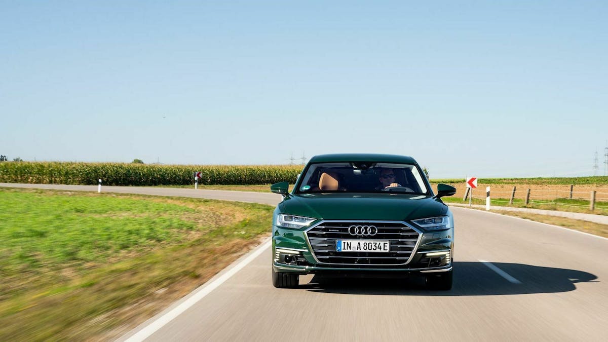 Das Kraftfahrtbundesamt sortiert den A8 in der Oberklasse ein. Audi selbst beschreibt ihn als Luxusklasse