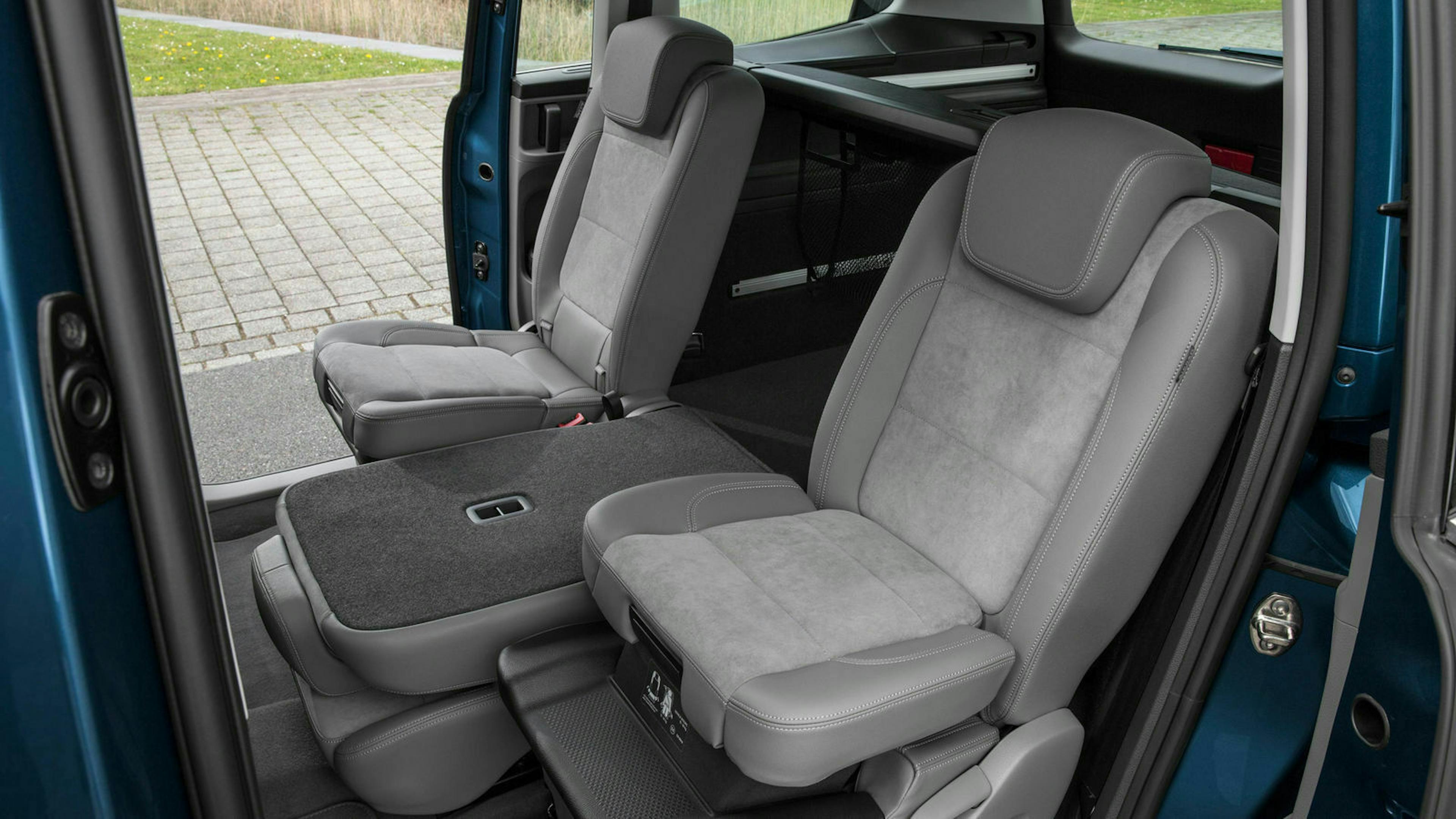 Zu sehen ist der Innenraum des VW Sharan